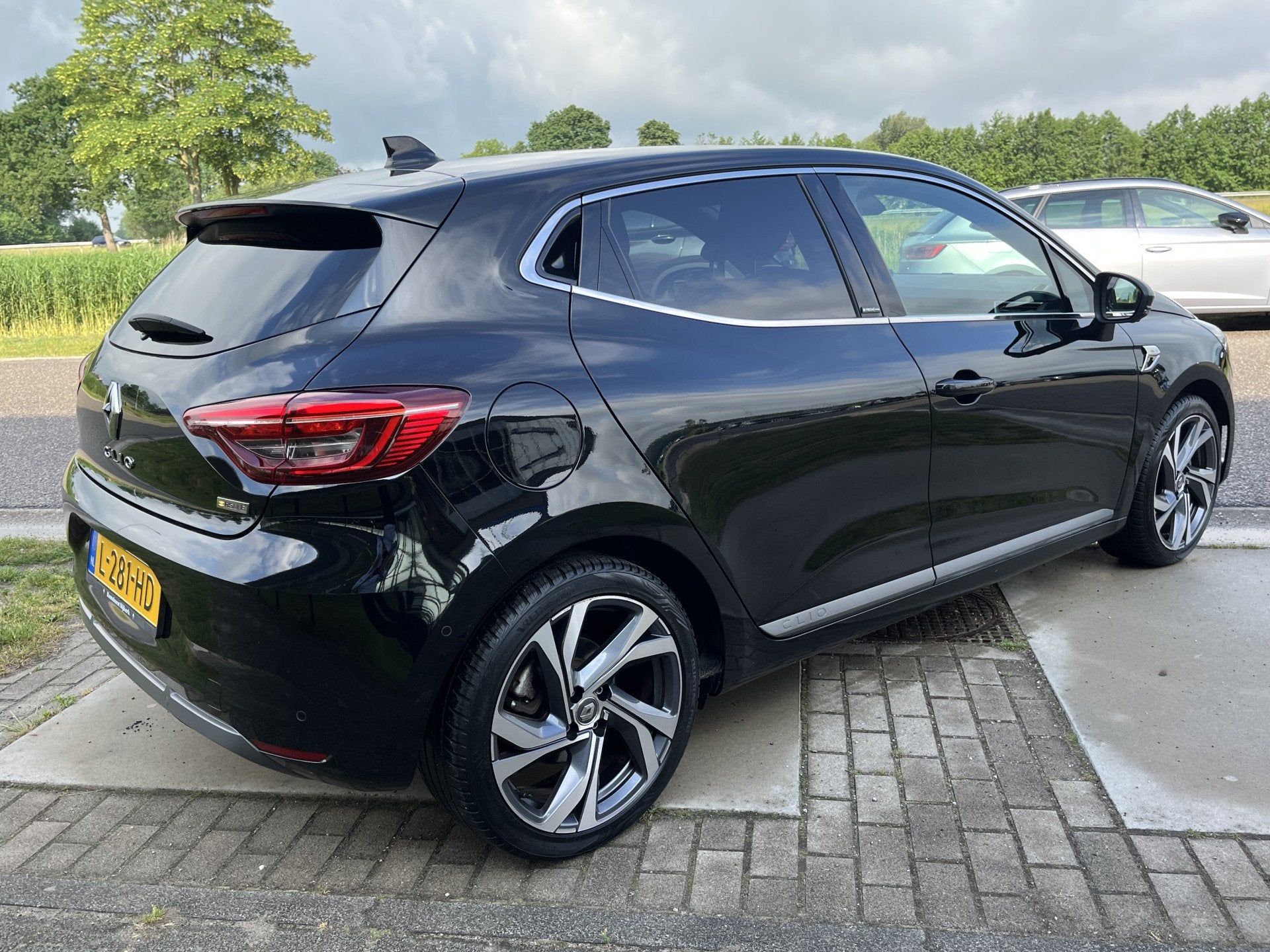 Renault Clio 1.6 E-Tech Hybrid 140 PK R.S. Line / Automaat /, Auto's, 28 km/l, Gebruikt, 4 cilinders, Zwart