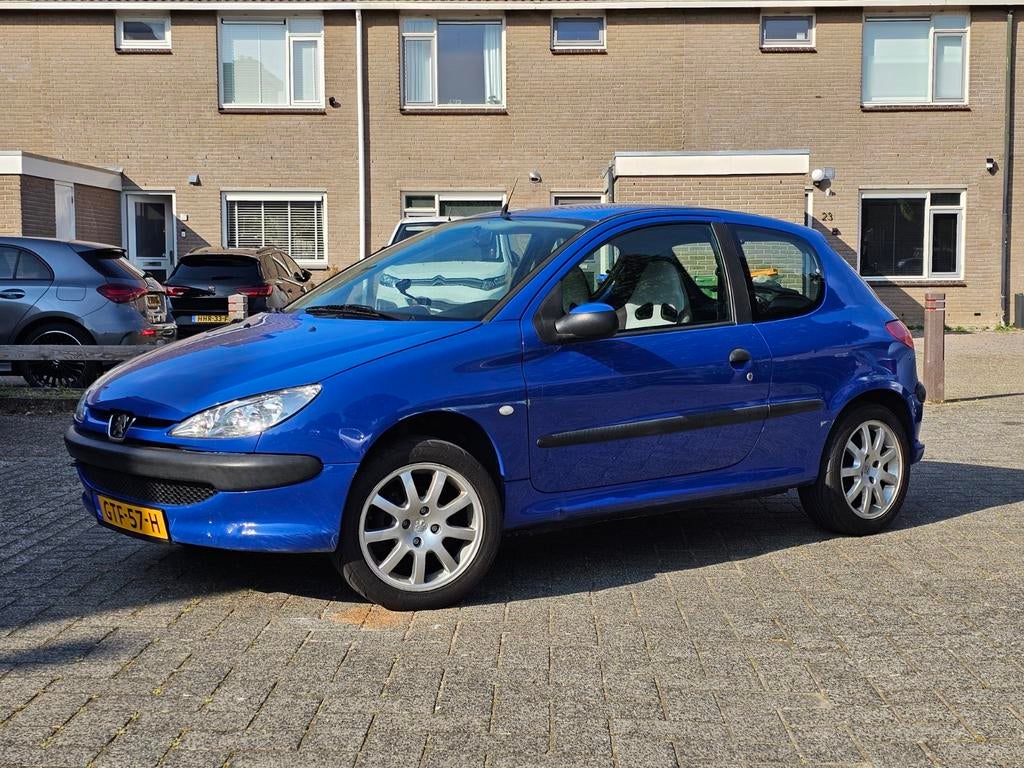 Peugeot 206 1.4 3D 2006 Blauw / Circuit / Hobbyauto /, Voorwielaandrijving, Zwart, 4 cilinders, Blauw
