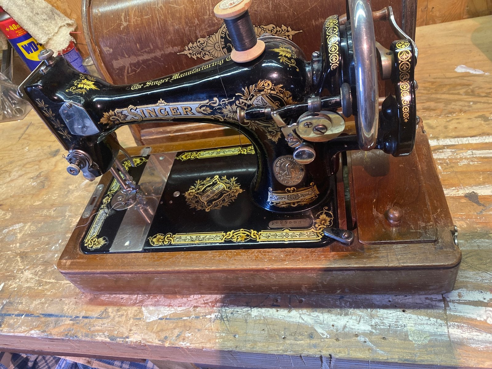 Antieke Singer naaimachine, Ophalen