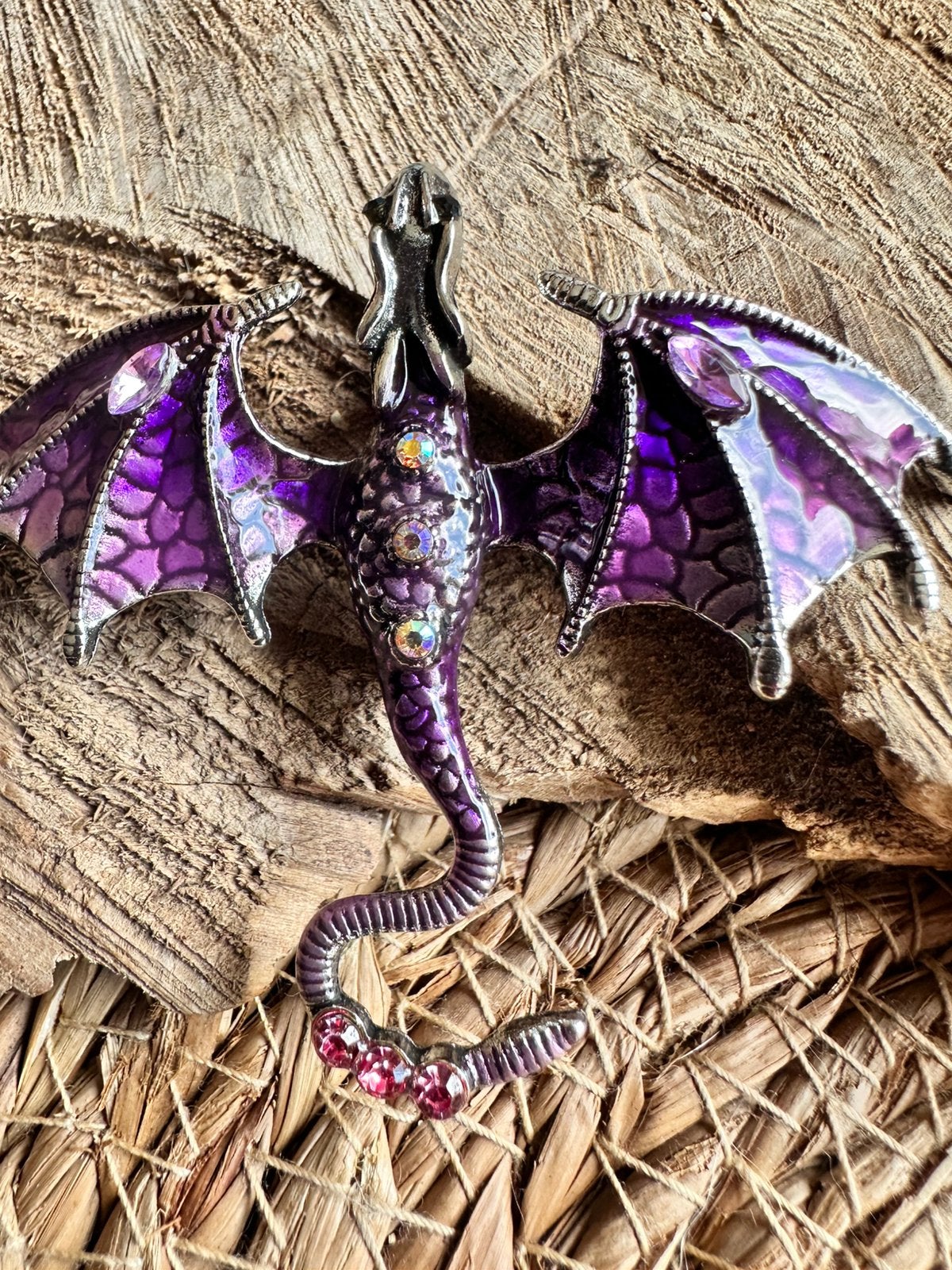 Draken broche / talisman van Wyrm / DND / Fantasie / paars