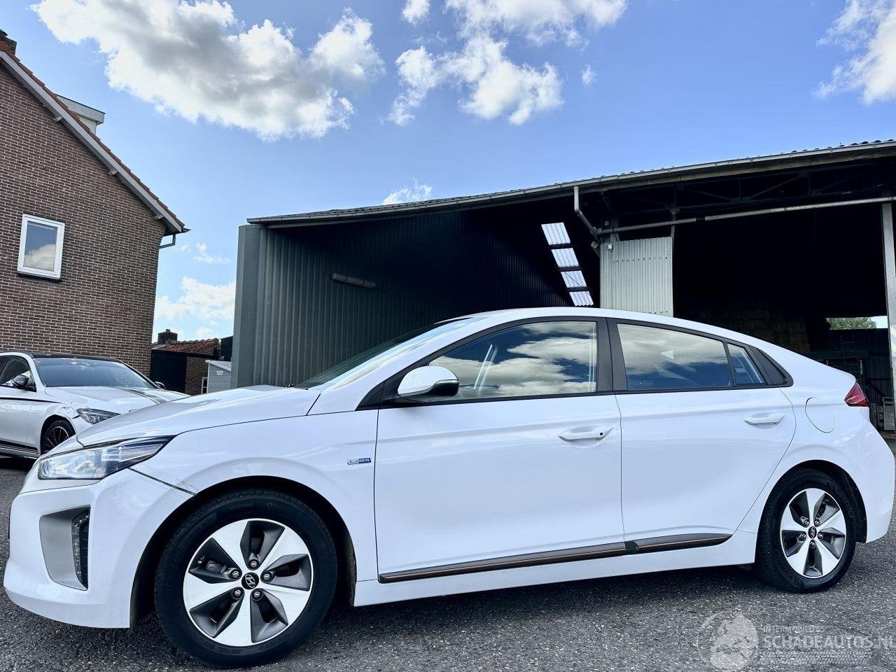 Hyundai IONIQ Comfort EV 120pk aut + f1 flippers - nap - 2x, Auto diversen, Automaat, Hyundai Motor Deutschland GmbH, Wit, Elektrisch