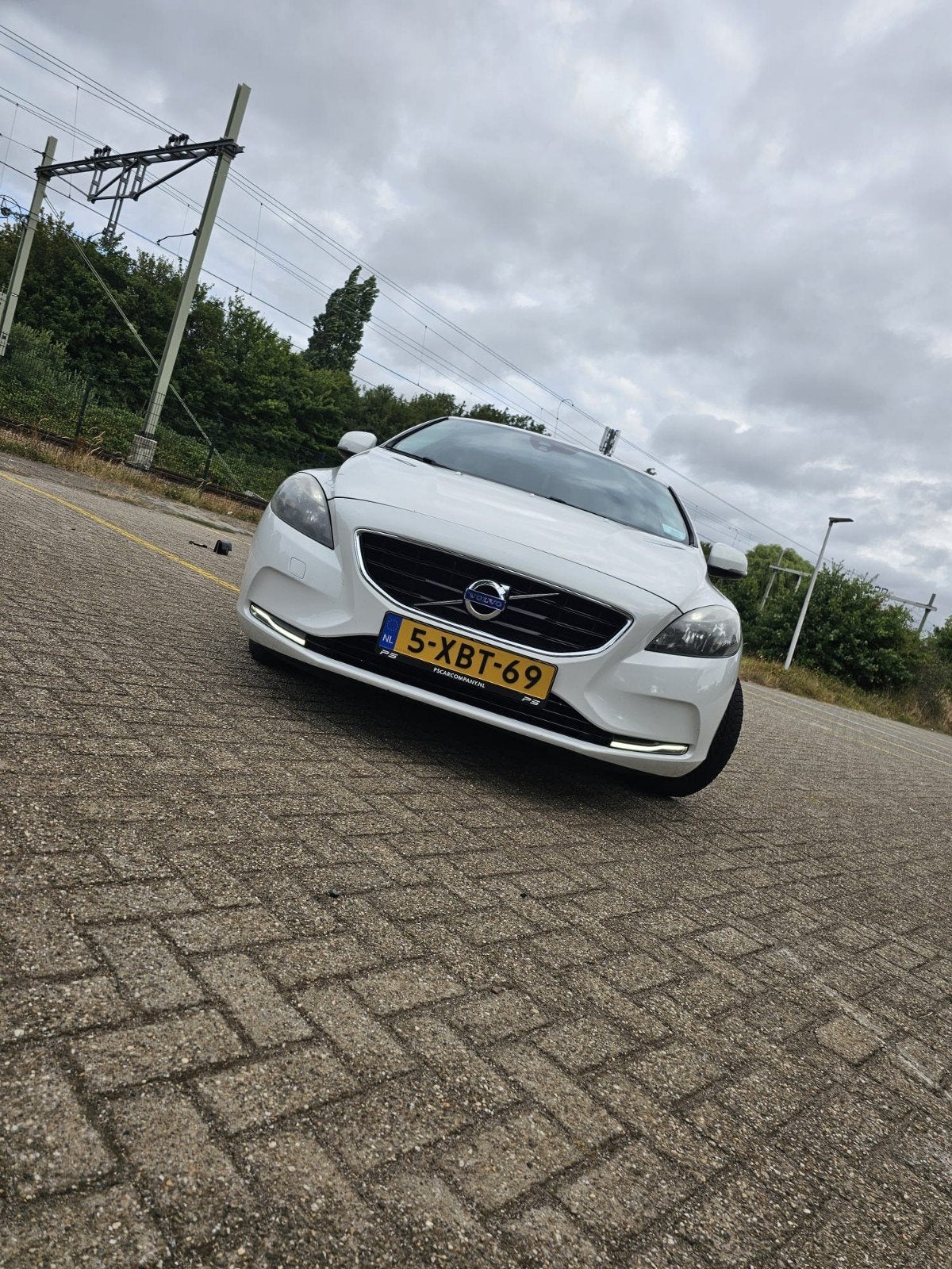 Volvo V40 2.0 D4 200PK 2014 Wit, Auto's, Volvo, Voorwielaandrijving, Wit, Particulier, 30 km/l
