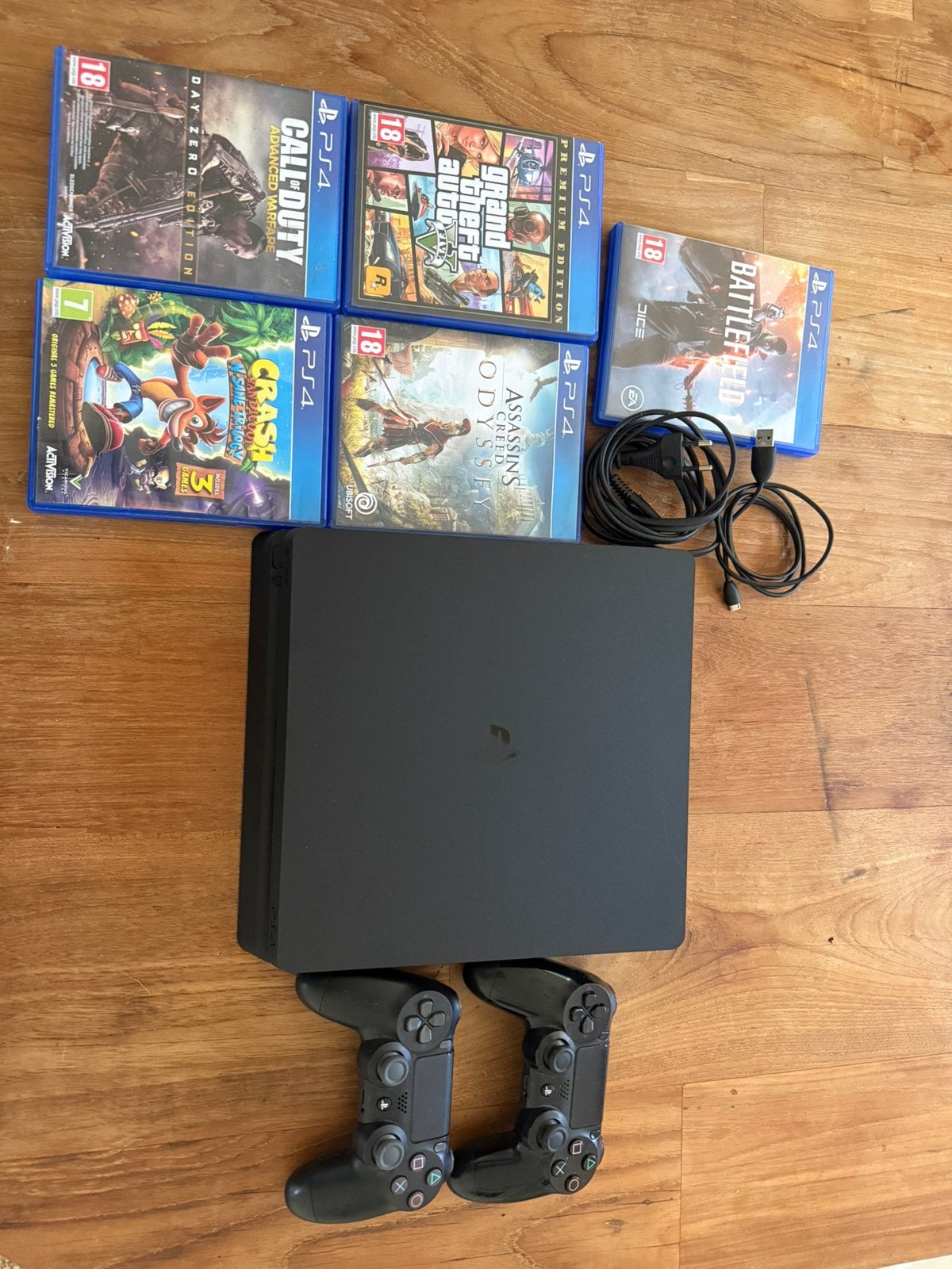PlayStation 4 slim + spellen en 2 controlers, Ophalen of Verzenden, Zo goed als nieuw, Met 2 controllers
