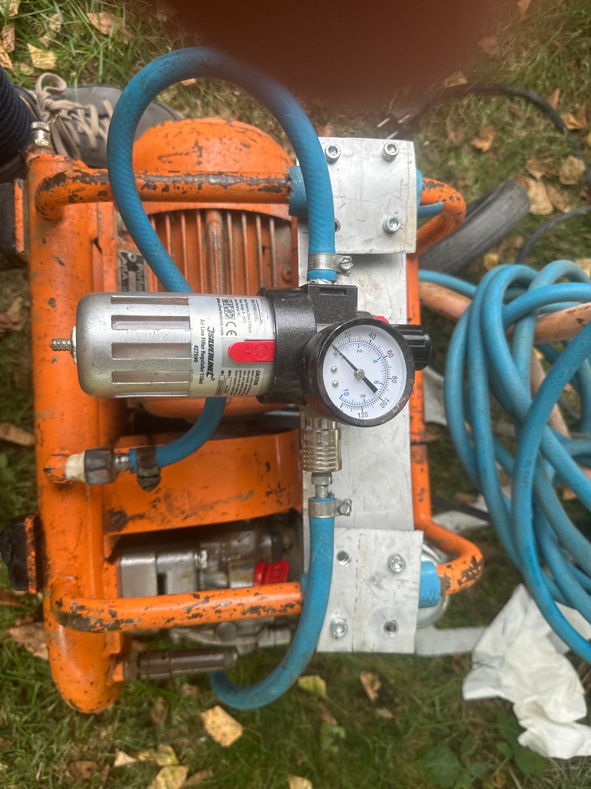 Gebruikte compressor met drukmeter en slang, Gebruikt, Ophalen of Verzenden, Minder dan 200 liter/min, Minder dan 6 bar