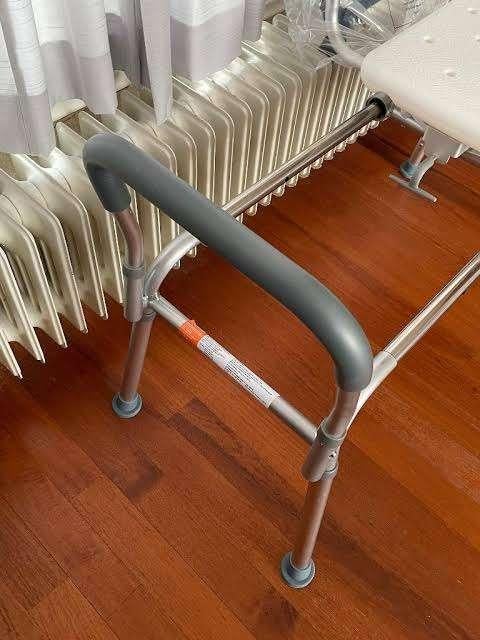 Douchestoel (nieuw), Ophalen, Nieuw