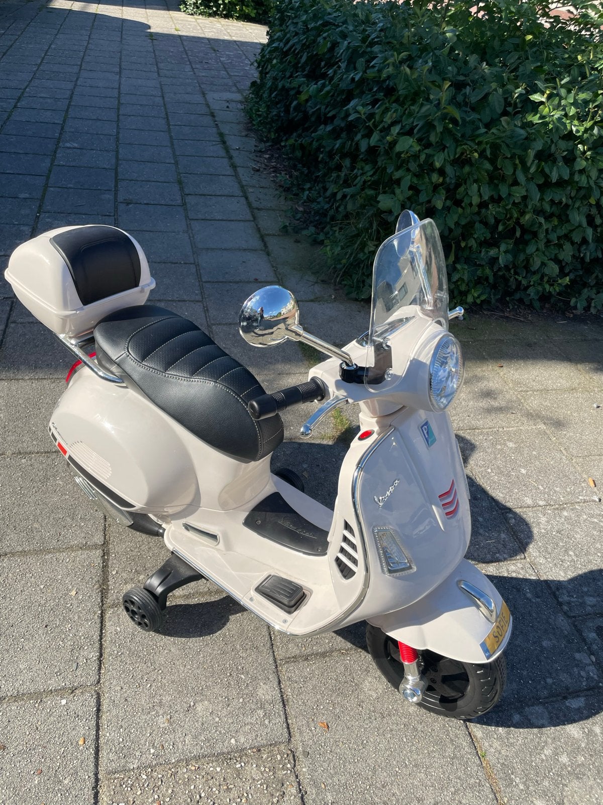 Kinder elektrische scooter met radio en USB-aansluiting, Ophalen, Zo goed als nieuw, Overige typen
