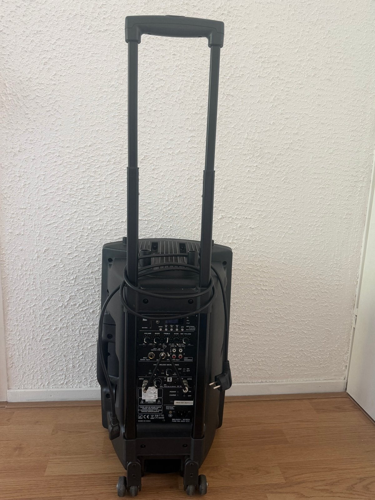 Ibiza Sound Party Speaker met Trolleyfunctie en Microfoons, Party speaker, Zo goed als nieuw, AUX-ingang, Minder dan 60 watt