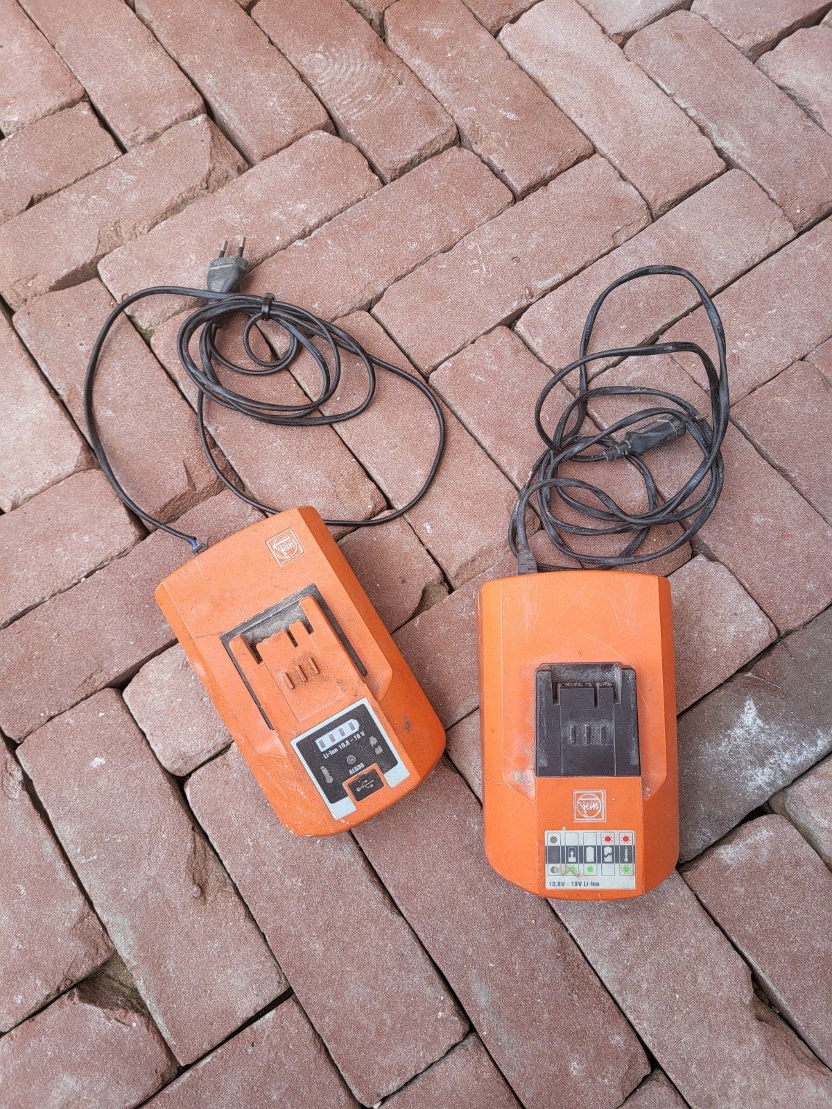 Twee Fein opladers voor 10.8V - 18V Li-ion accu's, Ophalen of Verzenden, Gebruikt