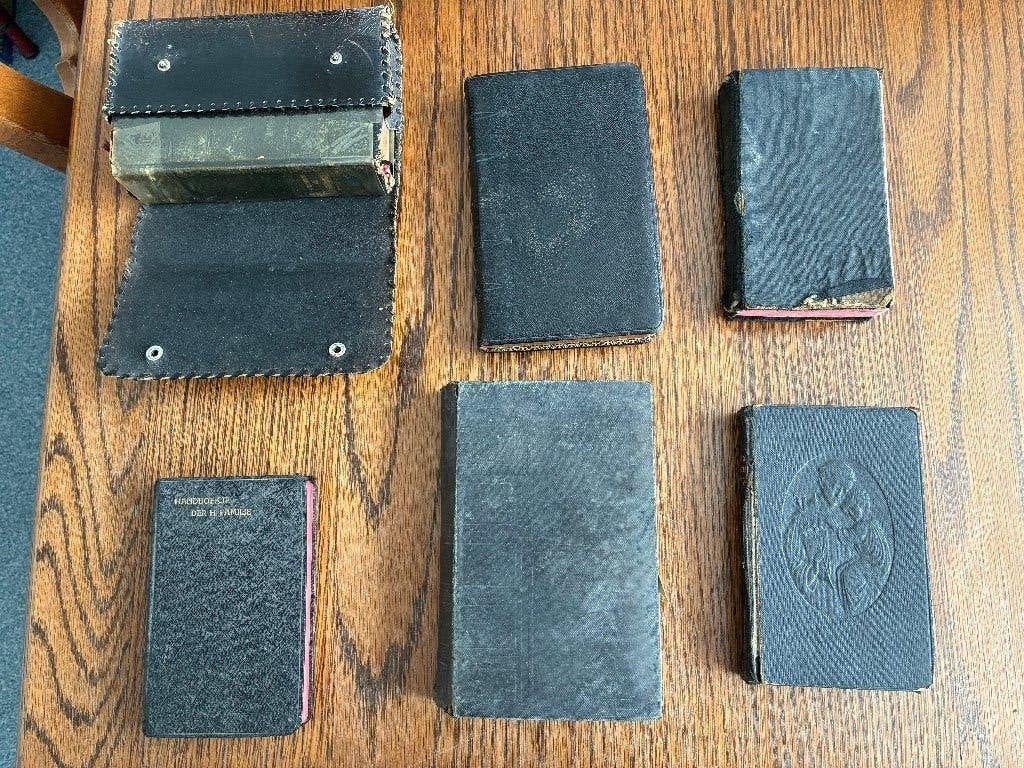 6 x misboeken volksmisboek en vesperale, Ophalen of Verzenden, Gelezen, Christendom | Katholiek