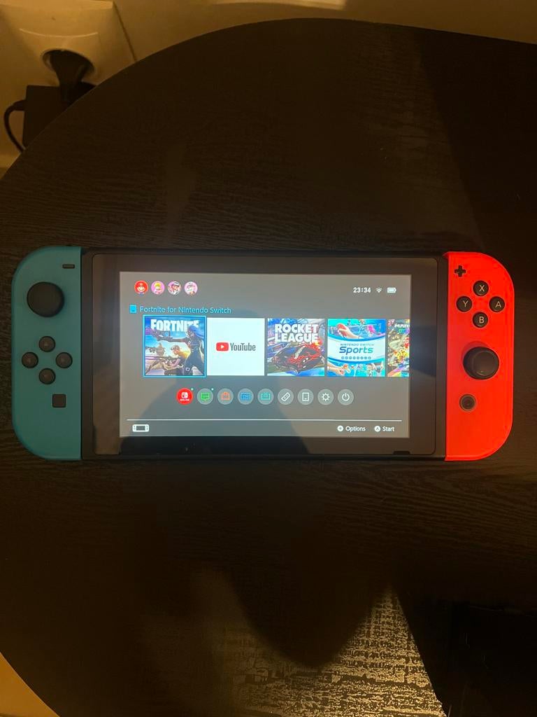 Nintendo Switch met Dock en Joy-Cons, Spelcomputers en Games, Ophalen of Verzenden, Zo goed als nieuw, Avontuur en Actie