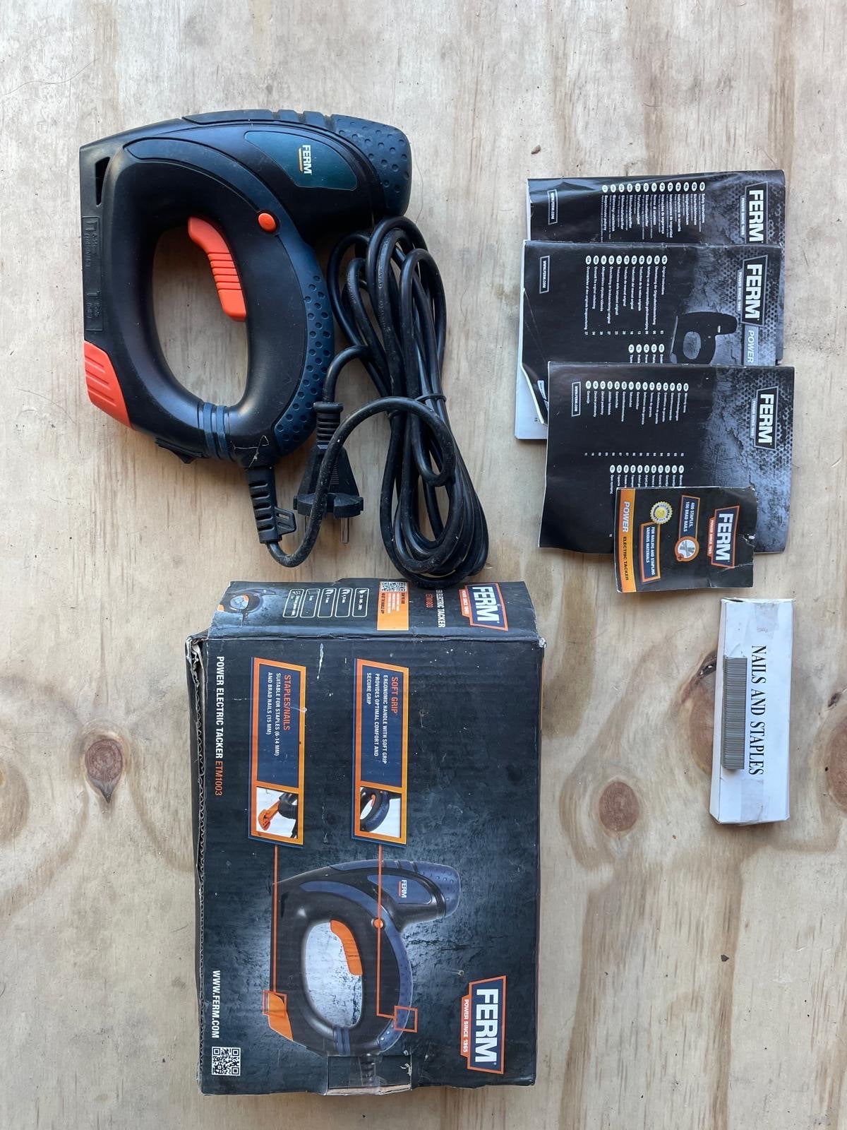 FERM Power Electric Tacker ETM1003 met nietjes, Ophalen of Verzenden, Gebruikt