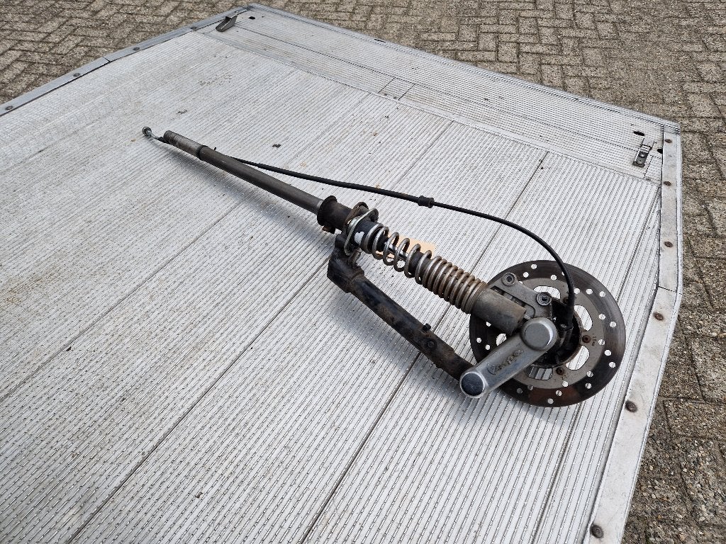 Voorvork vespa gts 300 model zonder ABS dus met rechte arm, Ophalen