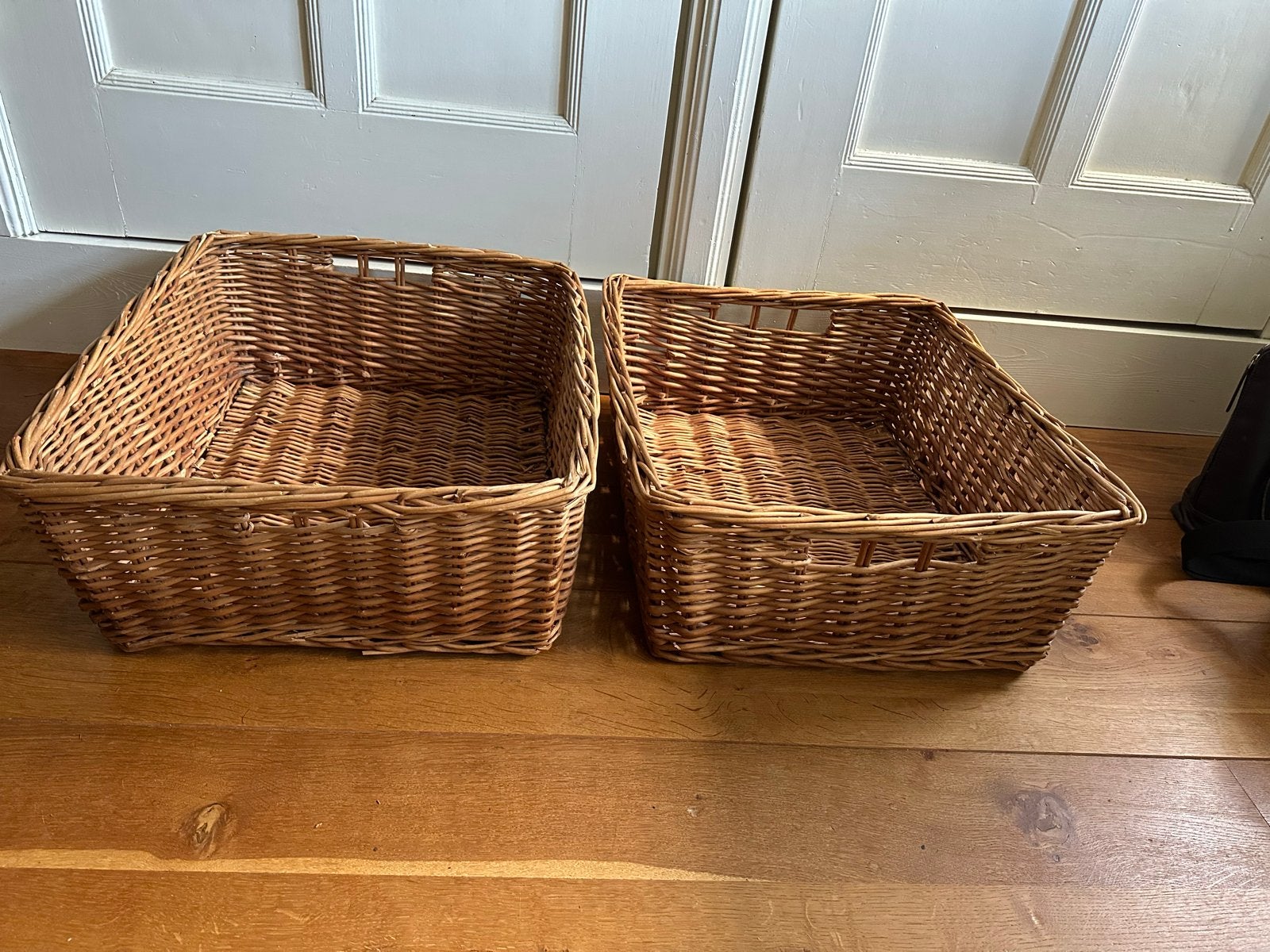 Set van 2 rieten manden - 50x55x23 cm, Ophalen, Gebruikt, Gevlochten, Mand