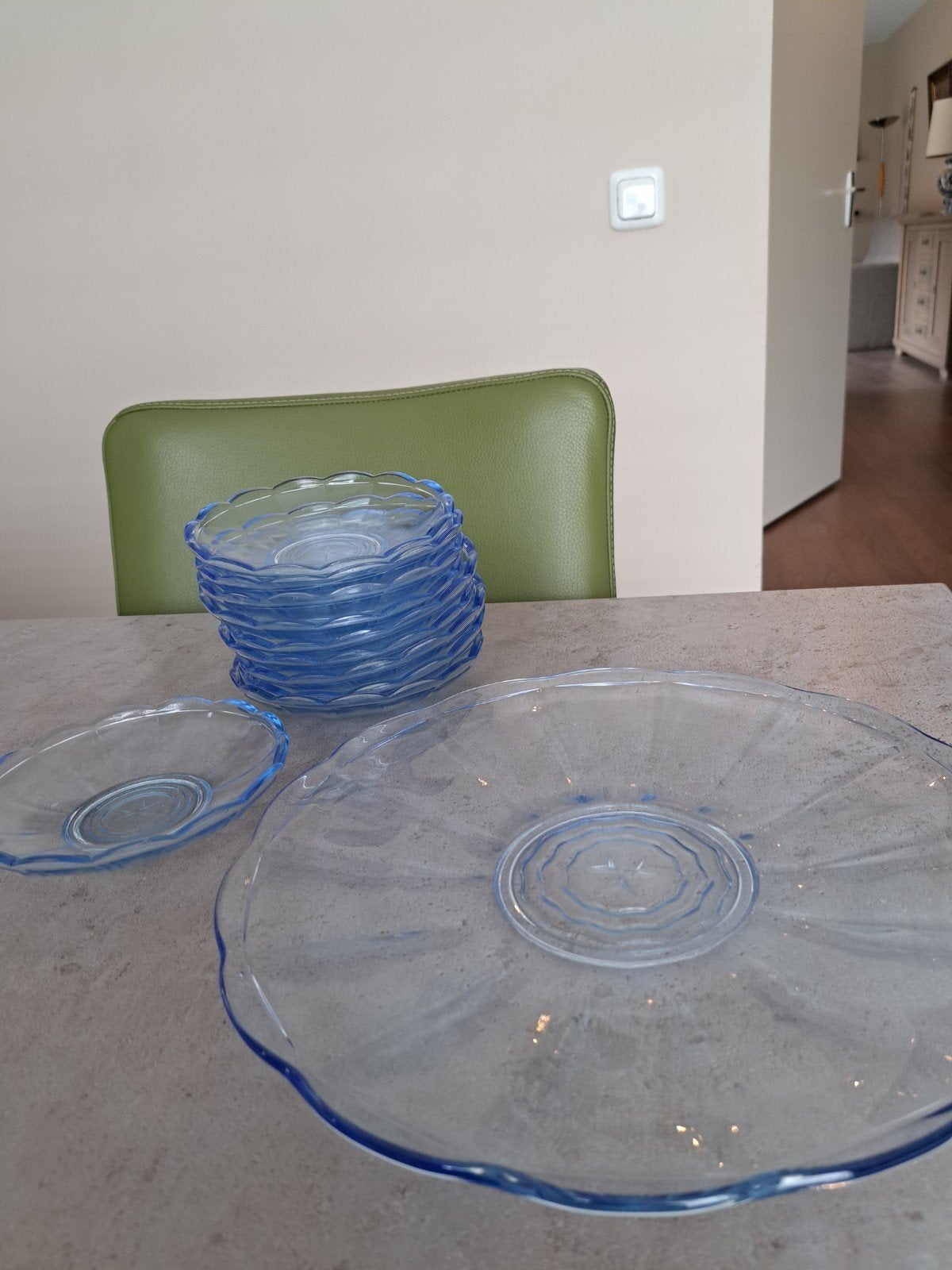Vintage blauw glazen taartschaal en bordjes set, Ophalen