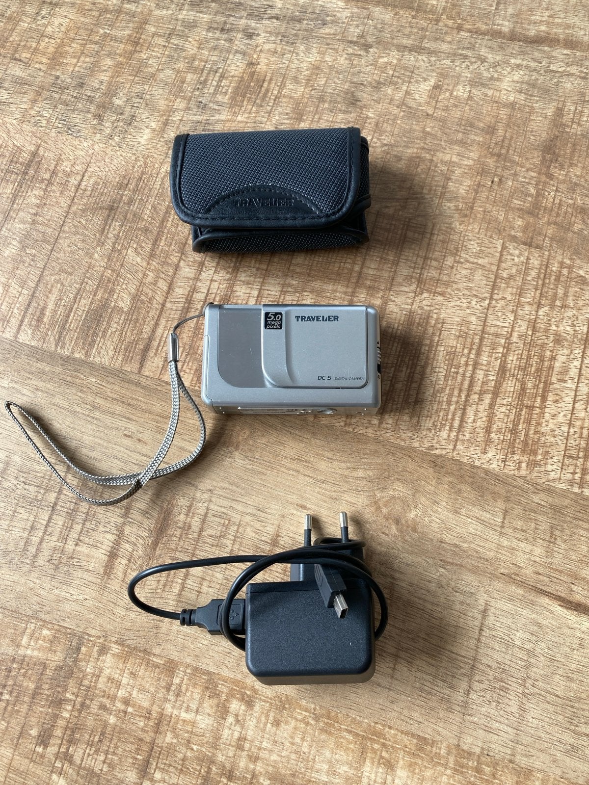 Traveler DC 5.0 Compactcamera met hoesje en oplader, Gebruikt, Compactcamera, Overige Merken, Minder dan 4 keer