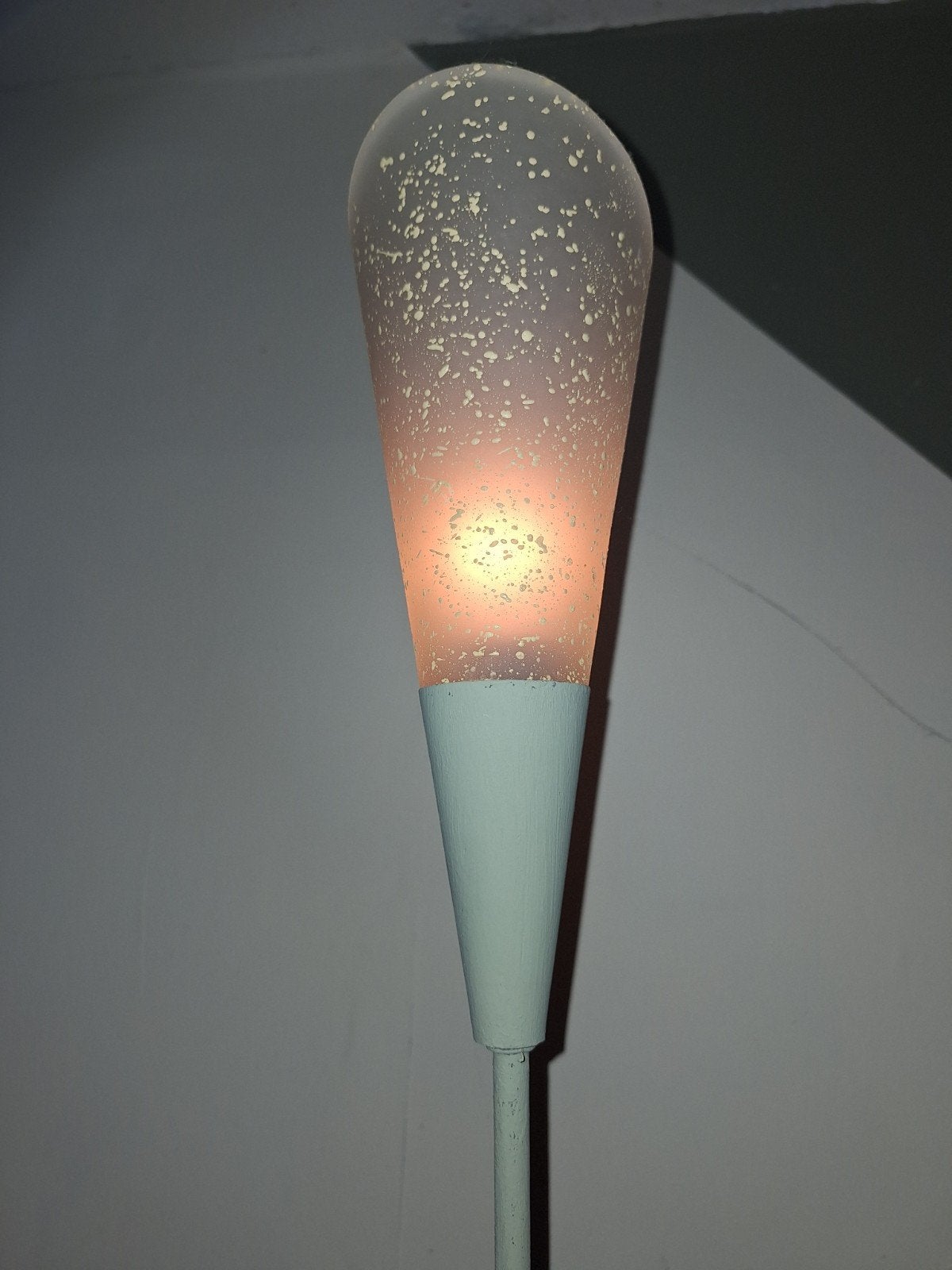 Speerlampen1.50 hoog  2x met glazen kelkjes wandlampen, Ophalen