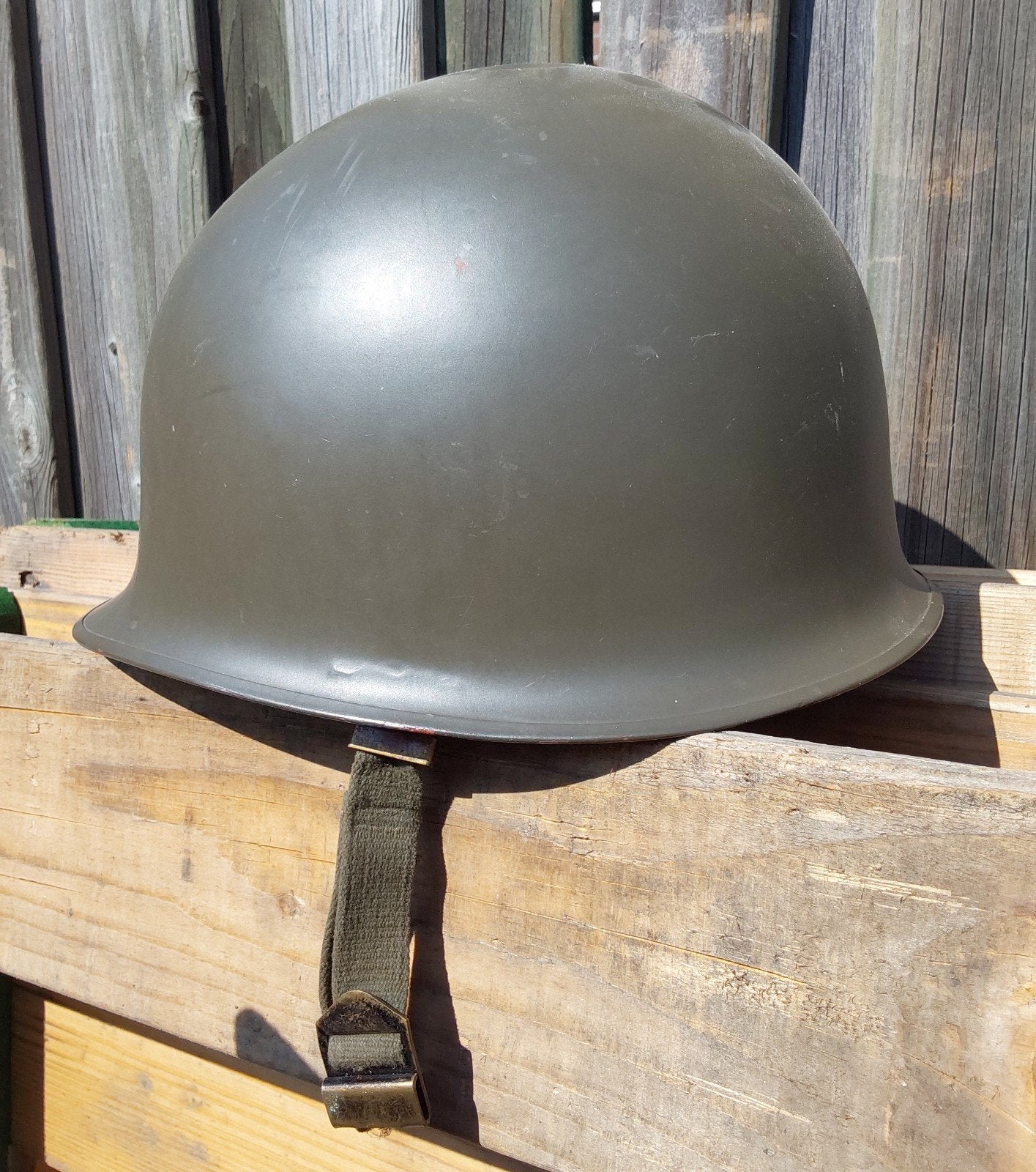 lot militarisme, 3 helmen en bajonet, Ophalen of Verzenden, Overige gebieden, Helm of Baret