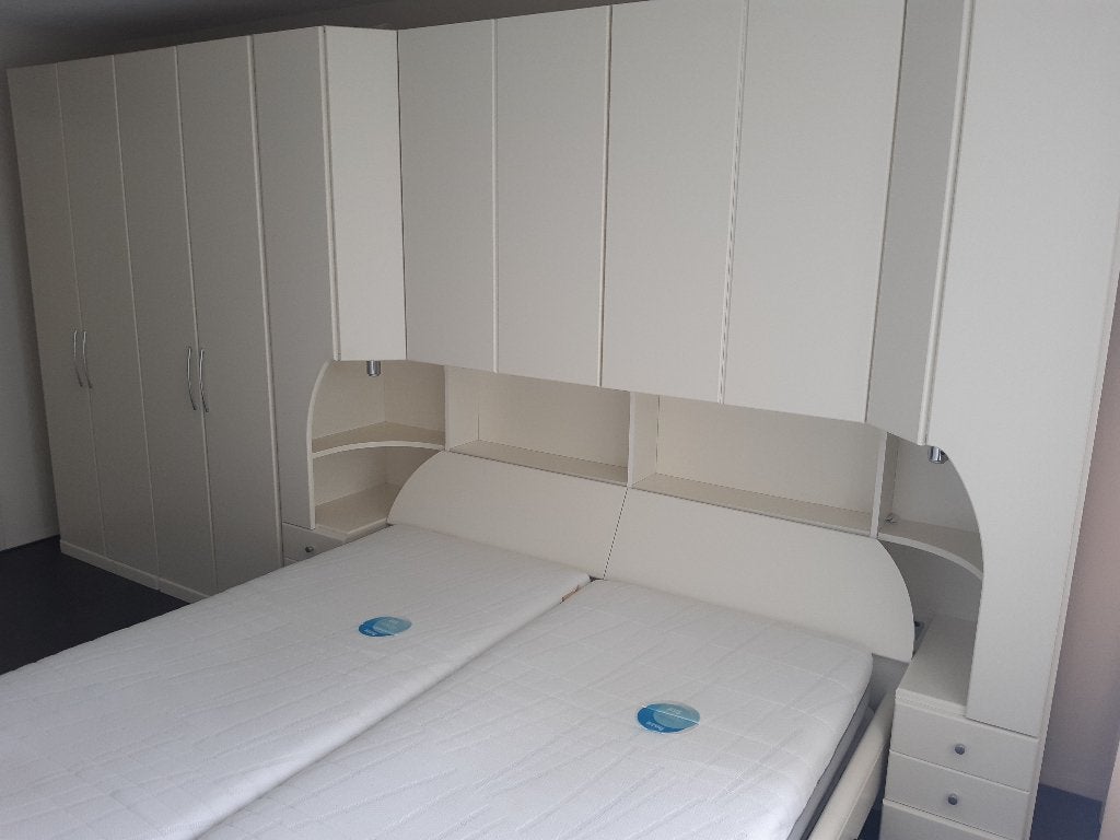 Bed met Auping elektrisch verstelbare bedbodems en matrassen, Ophalen, Verstelbaar, Wit, Tweepersoons