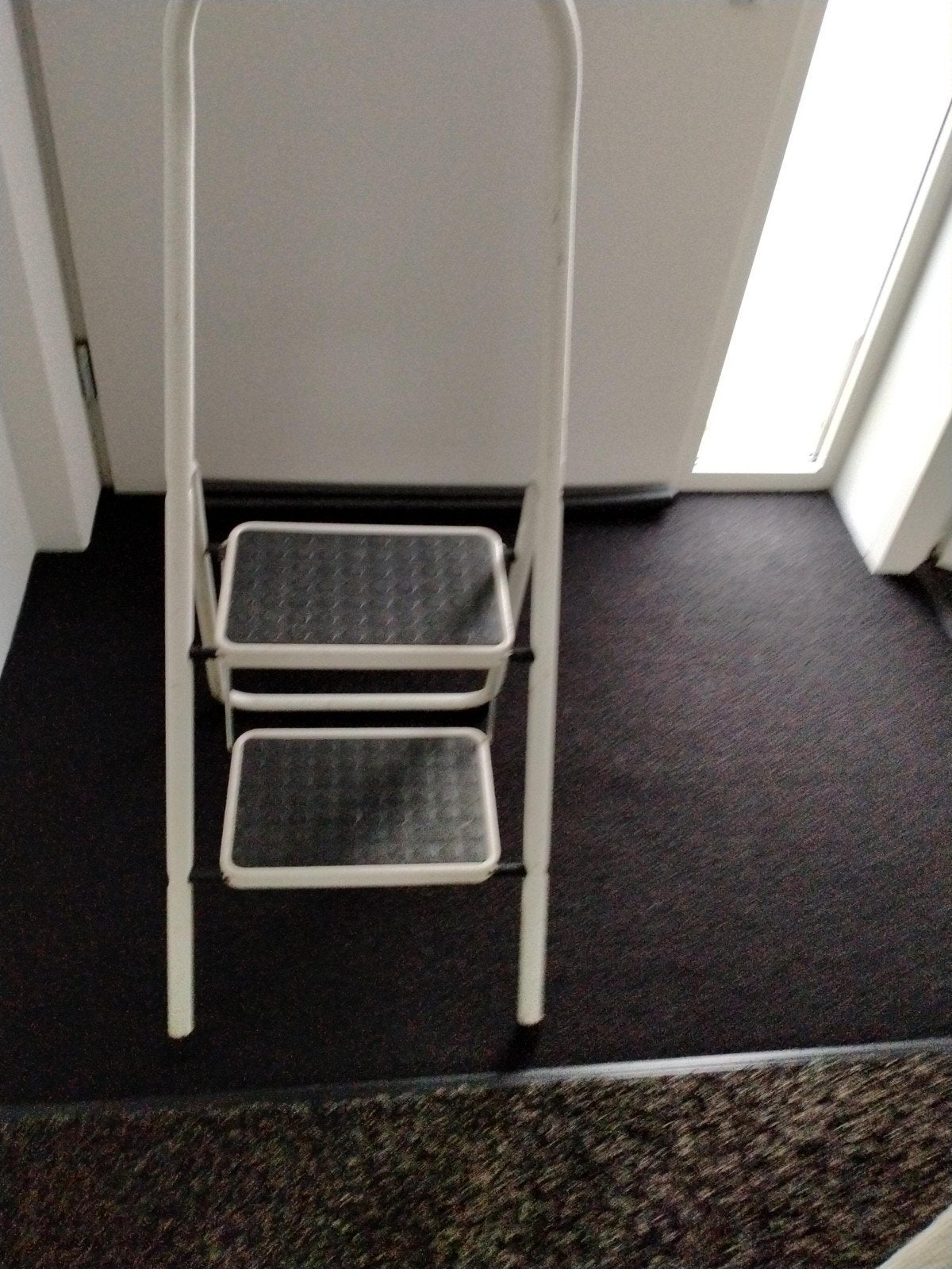 Witte opvouwbare keukentrap met 2 treden, Gebruikt, Trap, Ophalen of Verzenden, Opvouwbaar of Inschuifbaar