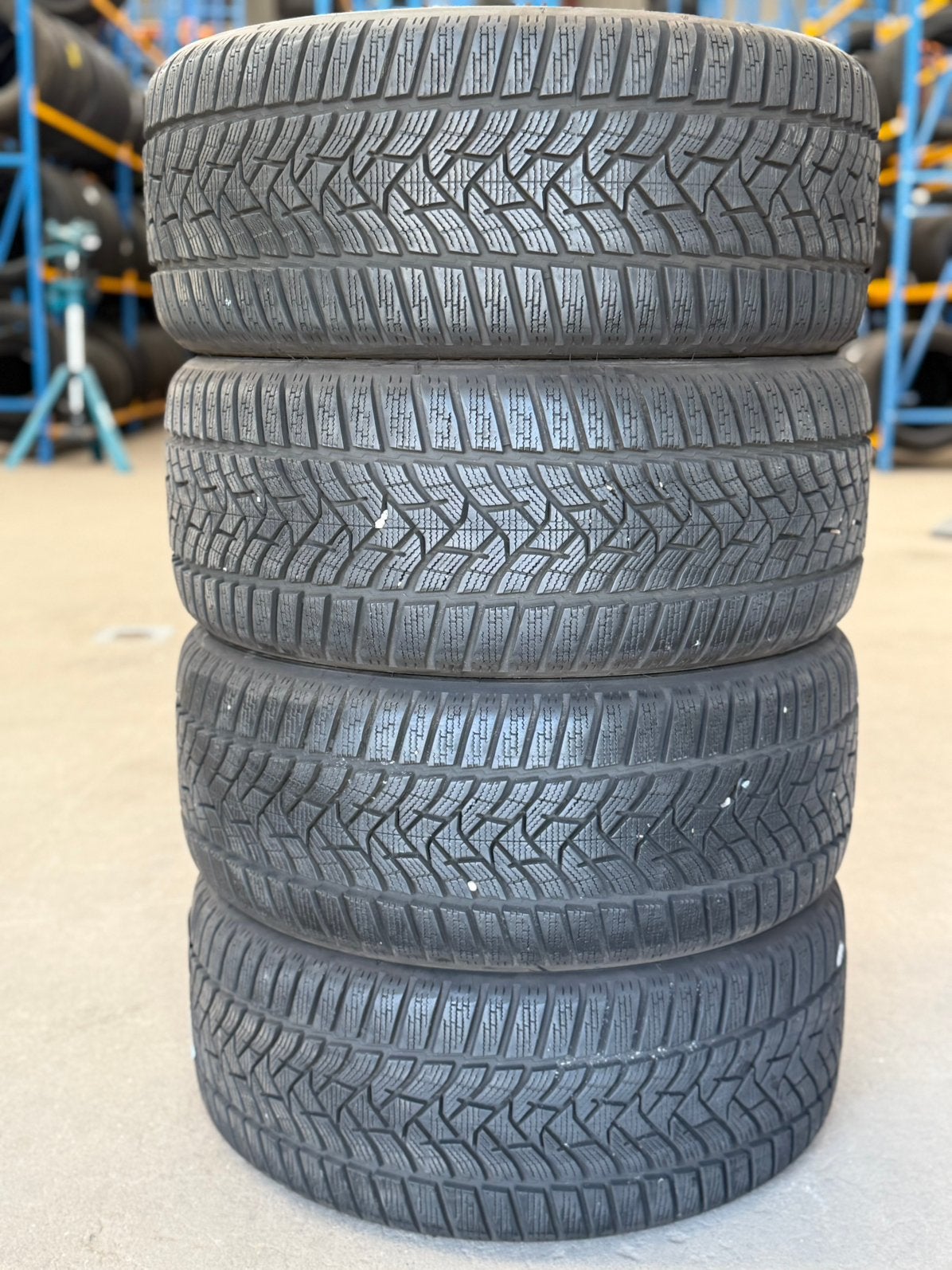 225/40r18 Dunlop bijna nieuw winterbanden set, Ophalen, 18 inch, Gebruikt, Winterbanden