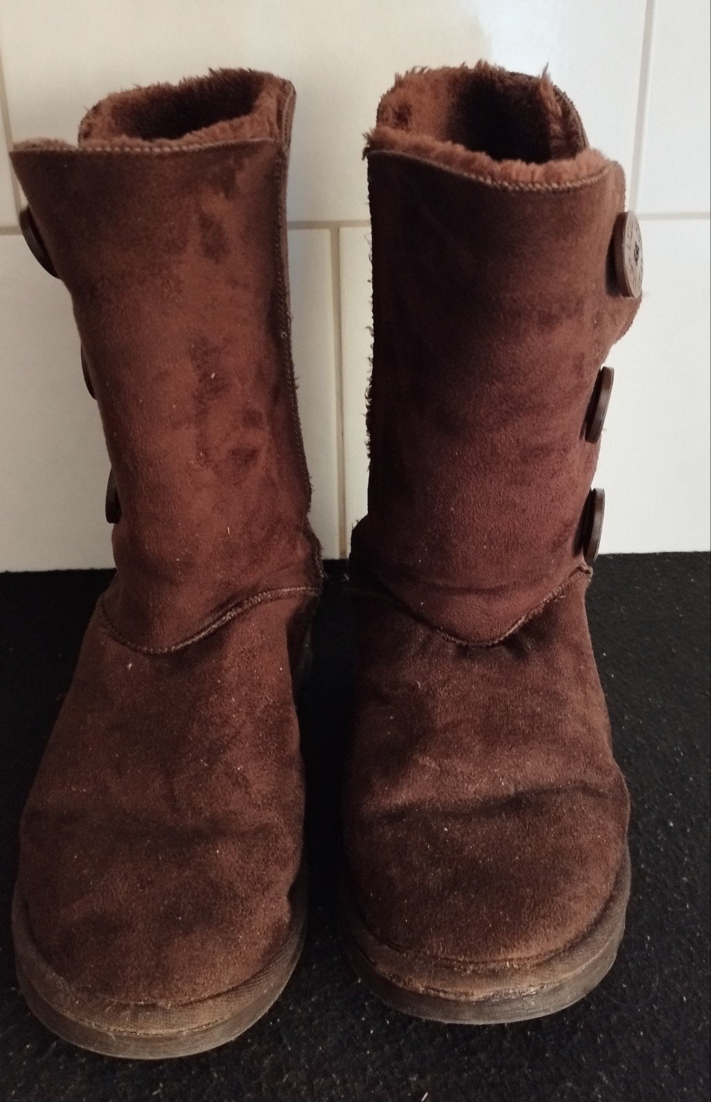 UGG Australia bruine laarzen met knopen, Ophalen of Verzenden, Gedragen, Bruin, Hoge laarzen