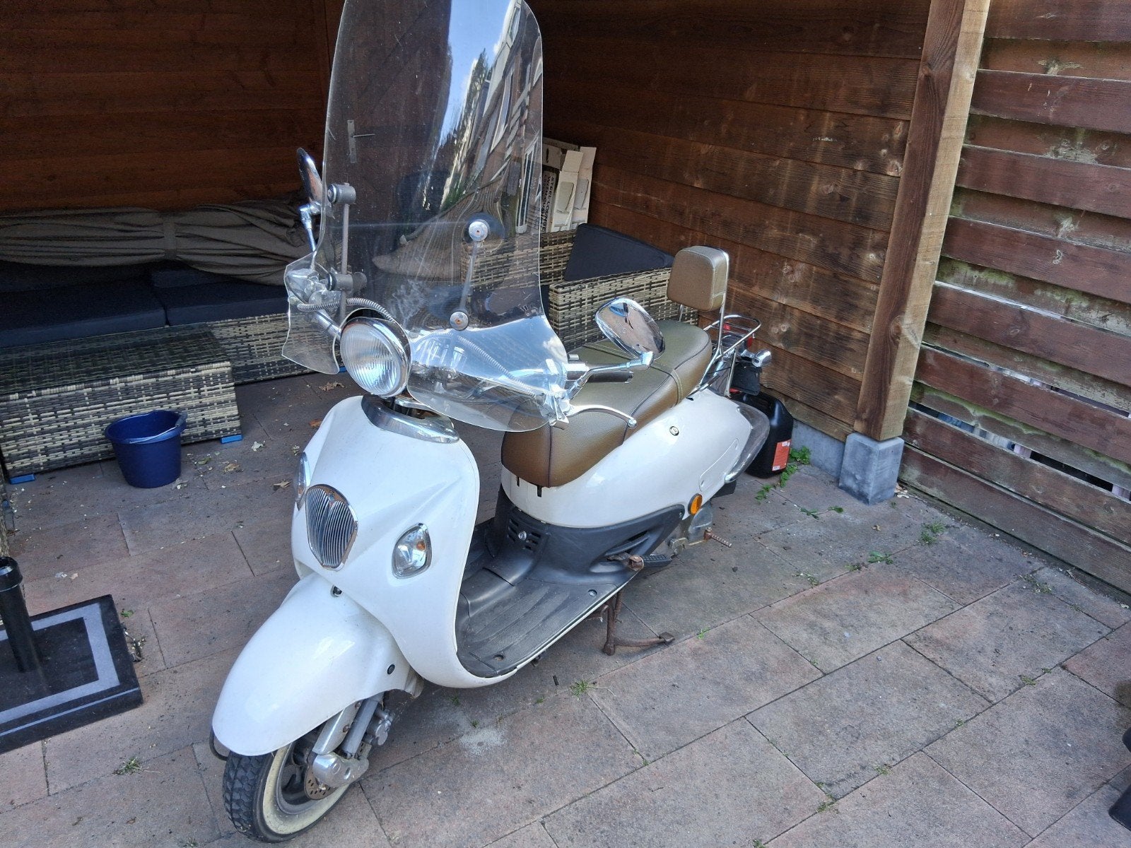 Witte Retro Scooter met Windscherm - let op start niet, Ophalen of Verzenden, Gebruikt, Benzine, Overige merken