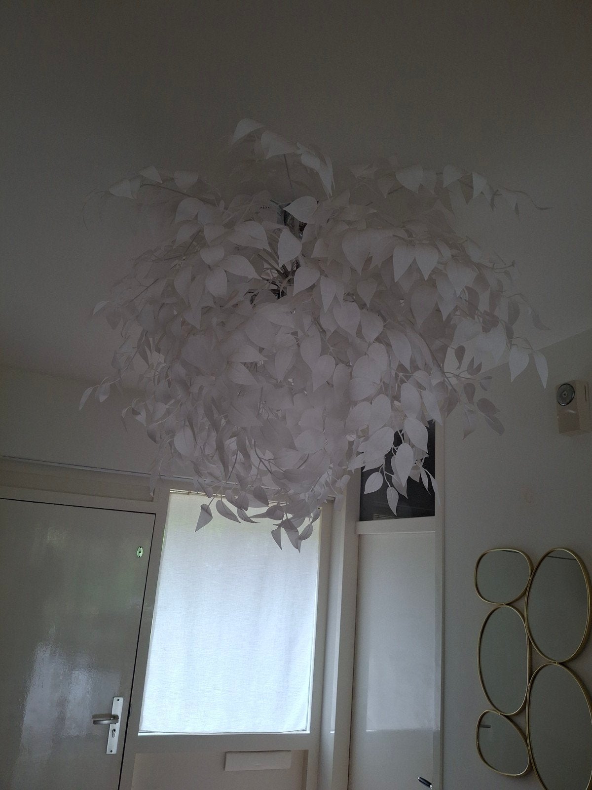 Romantische plafondlamp, witte blaadjes 70 cm., Ophalen, Gebruikt