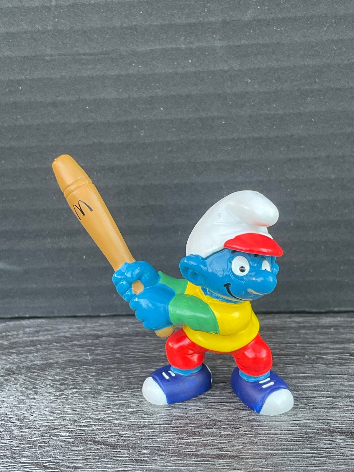 Smurf met honkbalknuppel - McDonald's Happy Meal figuurtje, Verzamelen, Smurfen, Ophalen of Verzenden, Gebruikt, Overige Smurfen