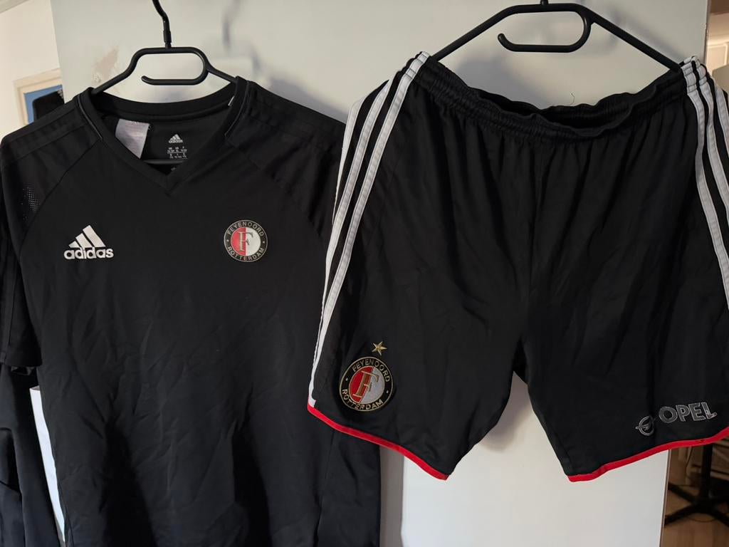 Feyenoord shirt en korte broek maat 176, Zwart, Overige maten, Ophalen of Verzenden, Zo goed als nieuw