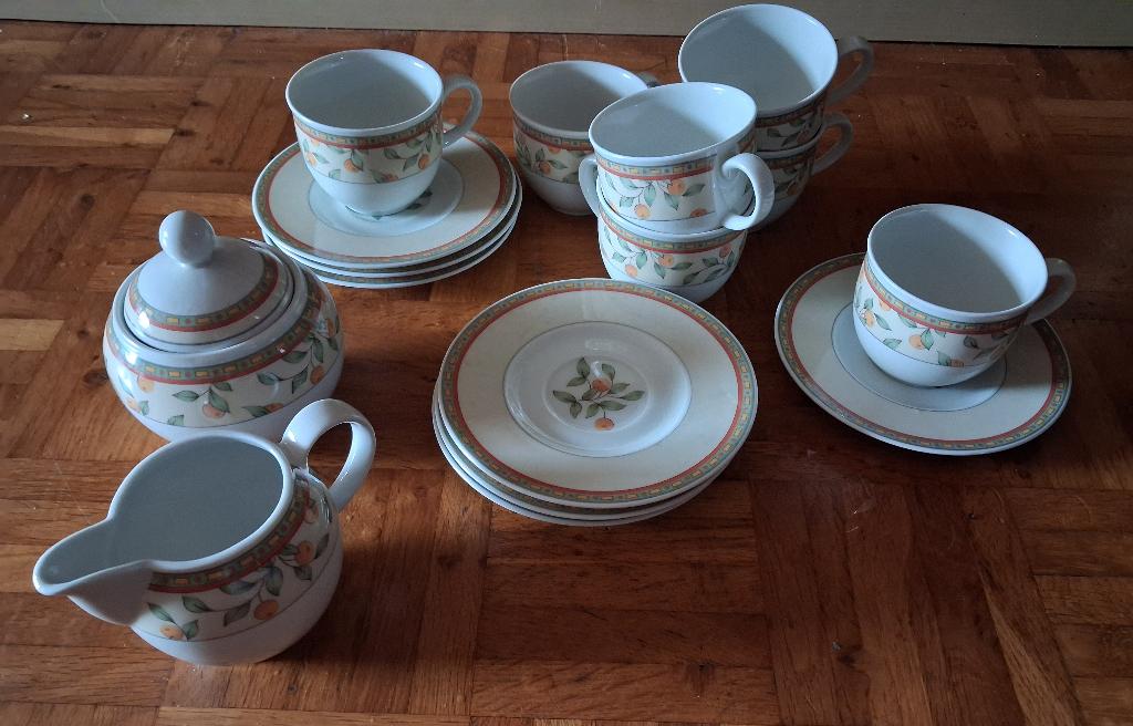 Servies Art Design, Huis en Inrichting, Keuken | Servies, Ophalen of Verzenden, Zo goed als nieuw, Overige stijlen, Kop(pen) en/of Schotel(s)