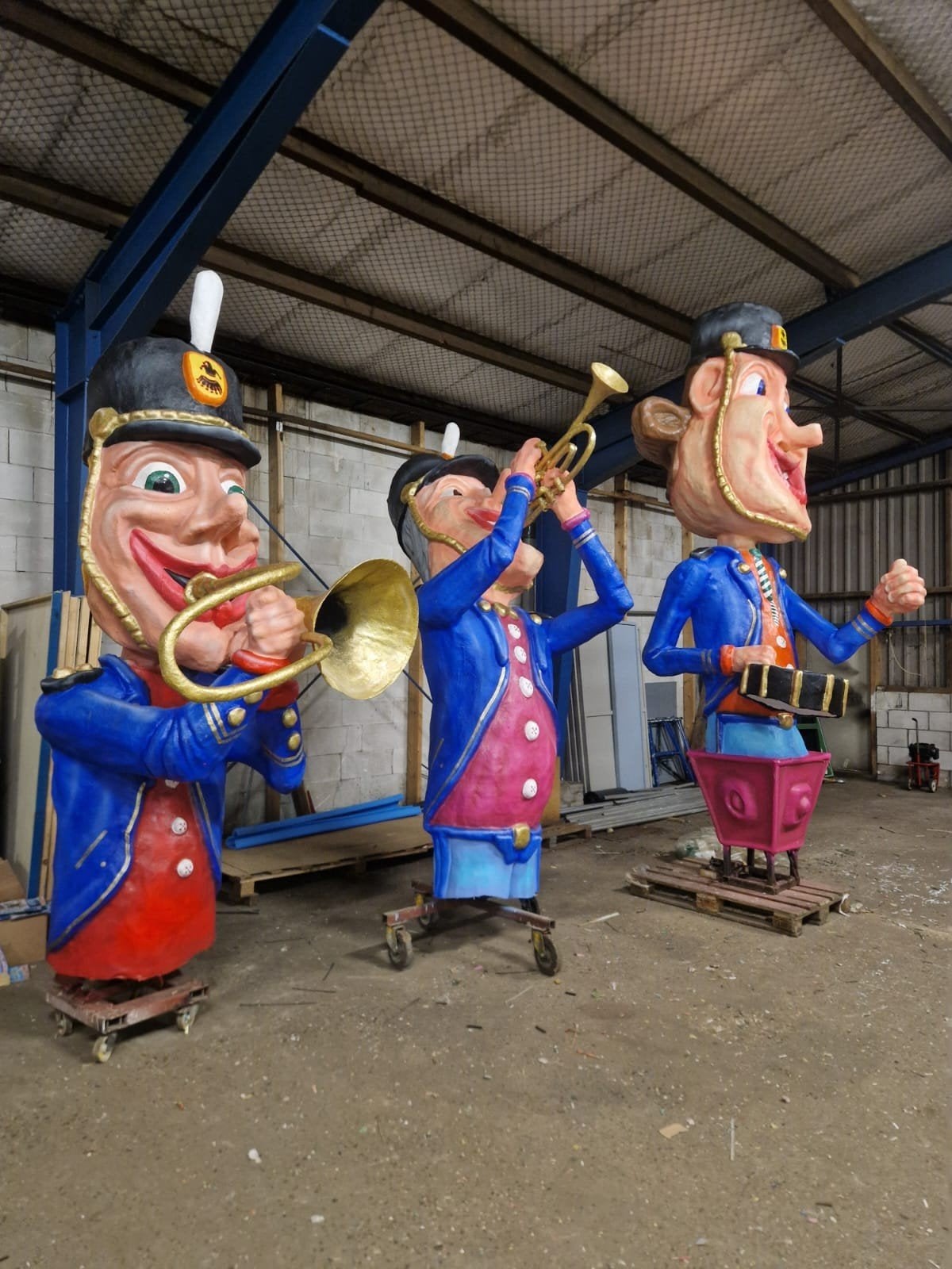 diverse poppen carnavalswagen., Ophalen of Verzenden, Zo goed als nieuw, Carnaval