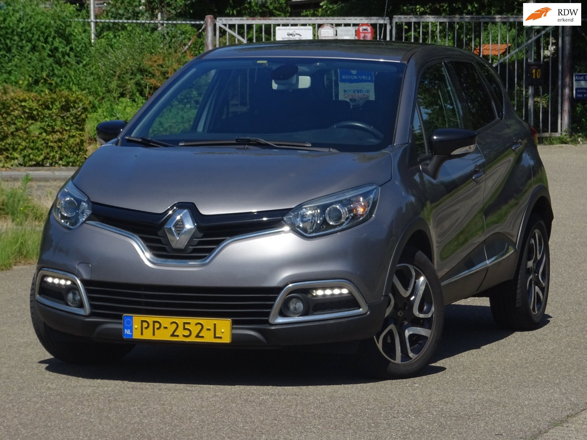 Renault Captur 1.5 dCi Dynamique BJ2016 AUTOMAAT NAVI/CRUISE, Auto's, Gebruikt, Euro 6, 4 cilinders, 635 kg