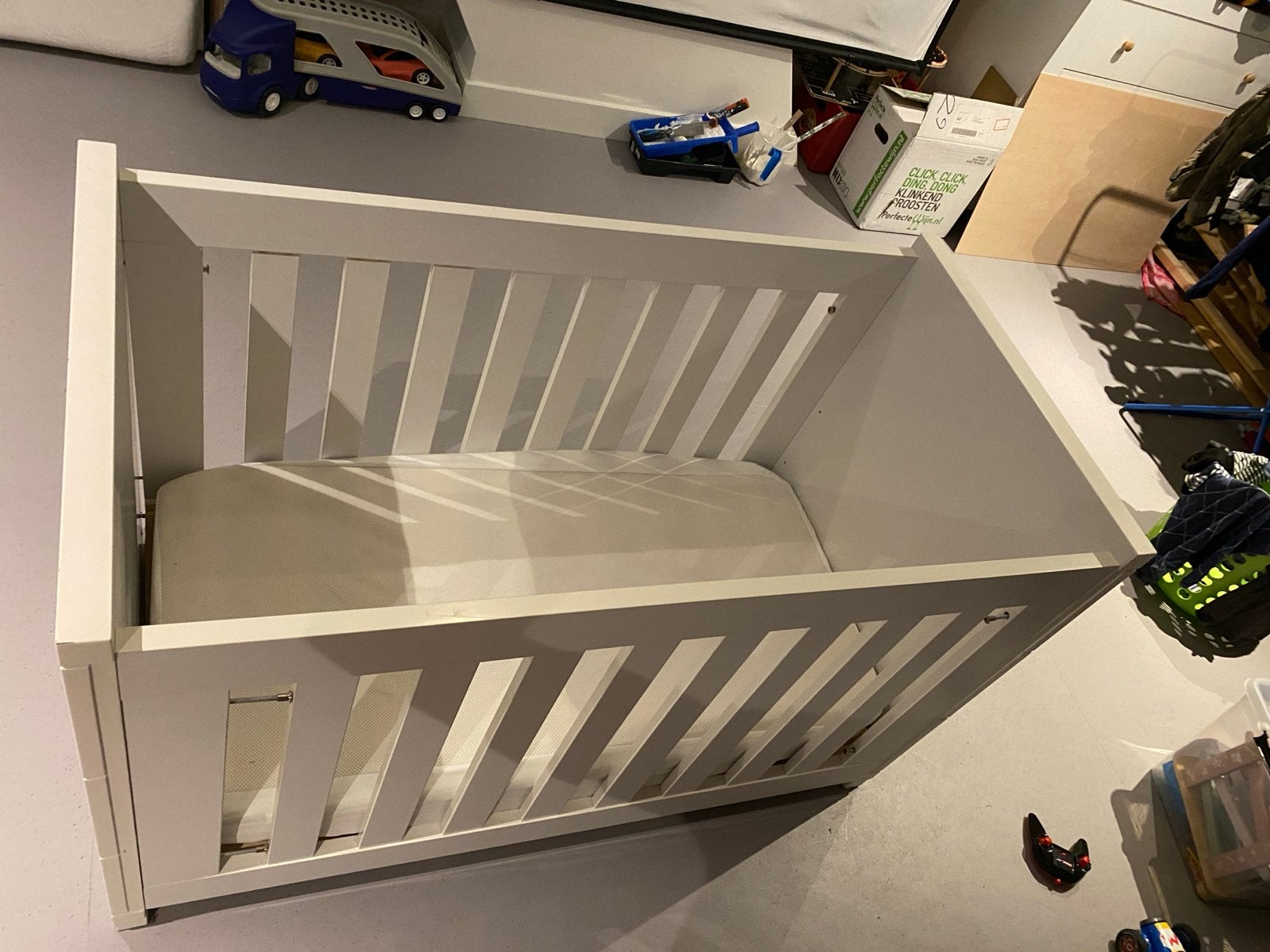 Gratis babybed met matras, Kinderen en Baby's, Ophalen, Gebruikt, Ledikant