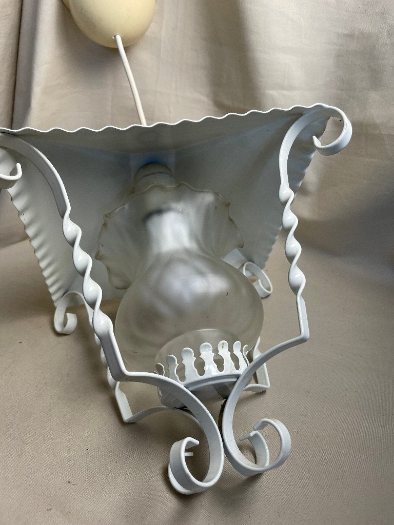 Vintage wit metalen hanglamp ganglamp jaren 60, Gebruikt, Jaren 60, Glas, E27 (groot)