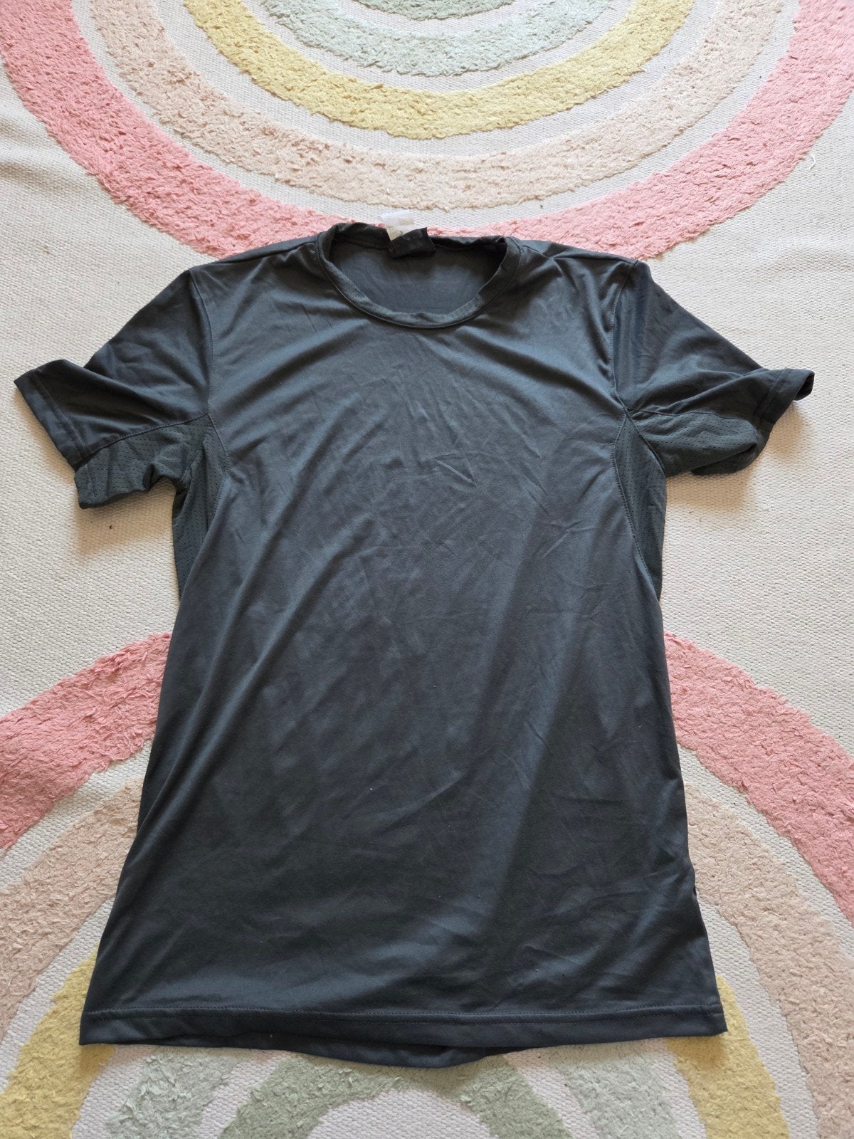 Grijs sport shirt quechua maat s in gedragen staat, Kleding | Dames, Overige typen, Ophalen of Verzenden, Maat 36 (S), Decathlon