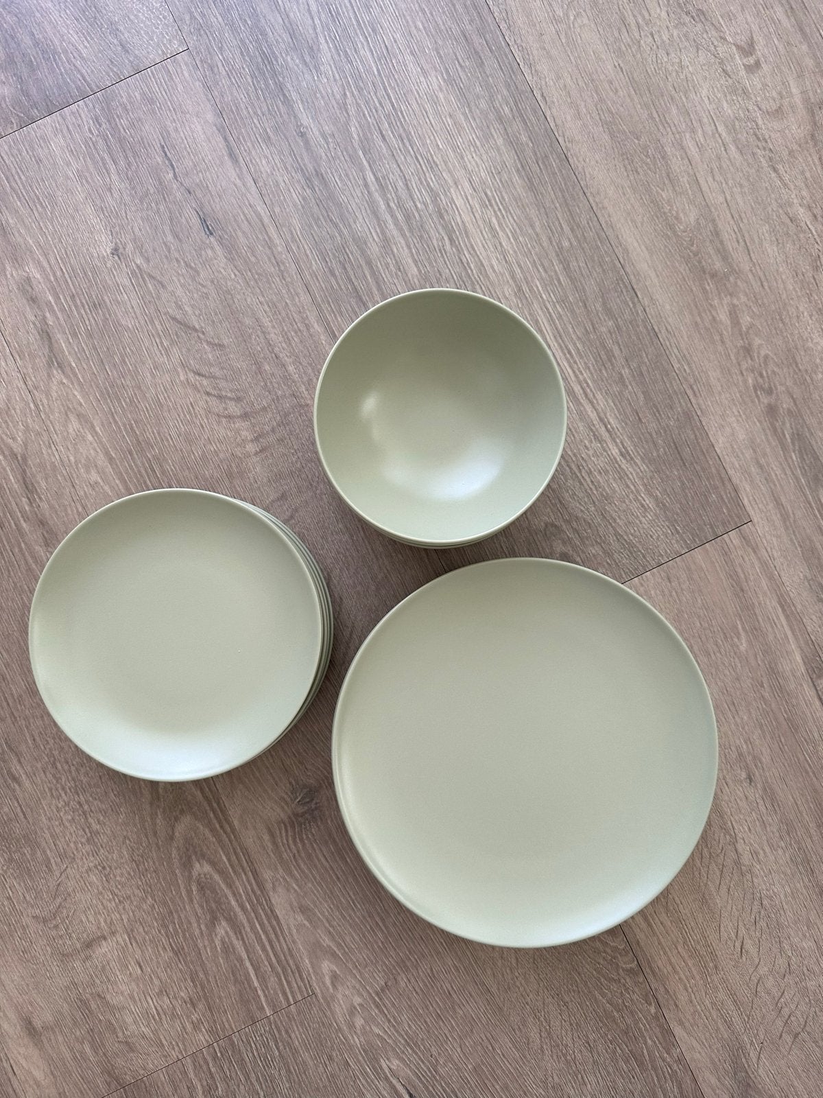 Servies set - Borden en kommen (lichtgroen), Ophalen, Keramiek, Zo goed als nieuw, Modern