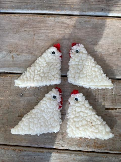 4 x vintage eierwarmer kippetje / kip. Stof / oogjes., Ophalen, Zo goed als nieuw