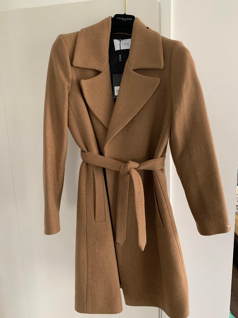 CVRD Kenza mantel wolblend met strikceintuur camel beige S, Kleding | Dames, CVRD, Beige, Nieuw, Ophalen of Verzenden