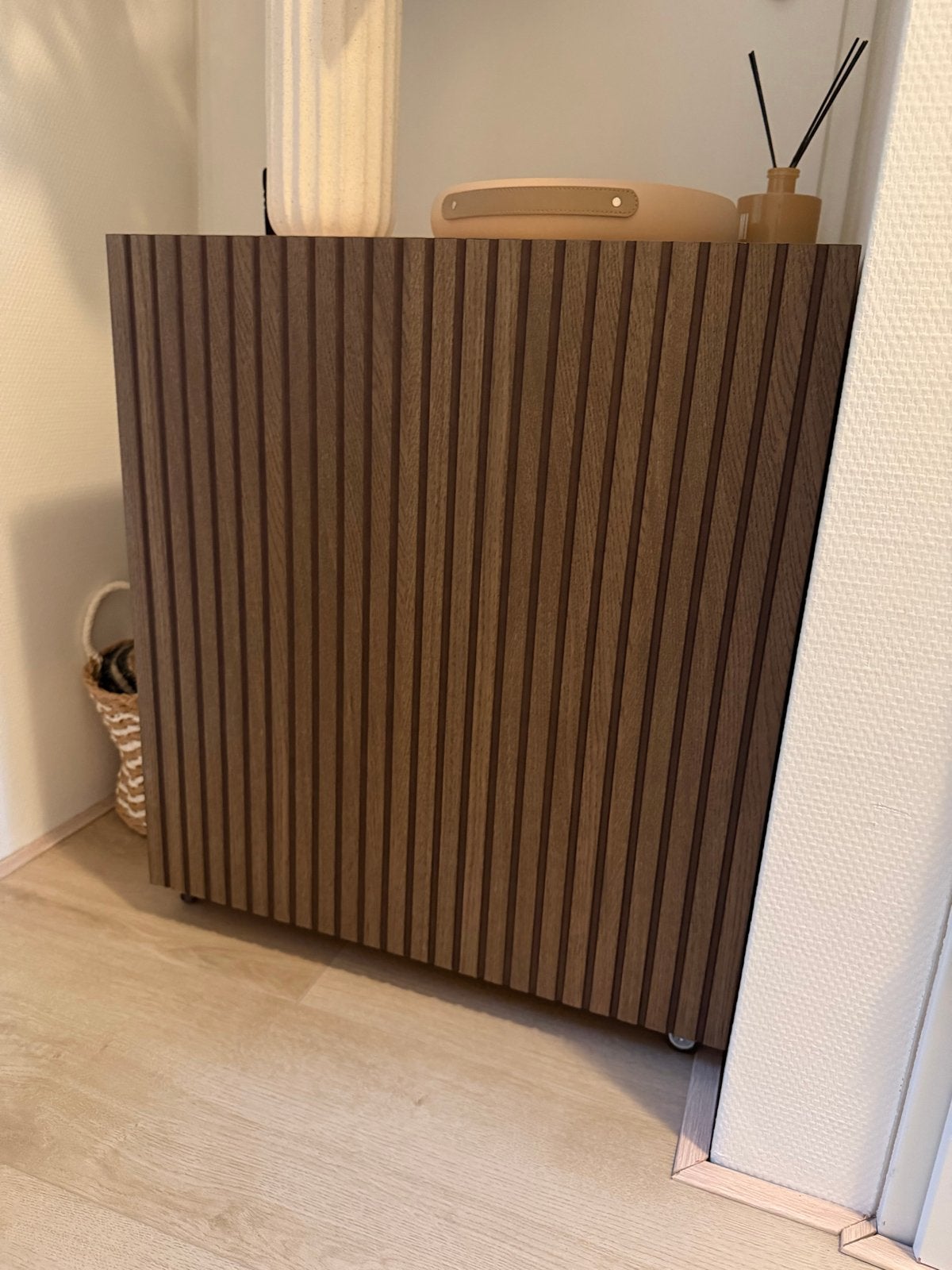 IKEA BESTA kastje (schoenenkast) met wieltjes en push-to-ope, Ophalen, Zo goed als nieuw