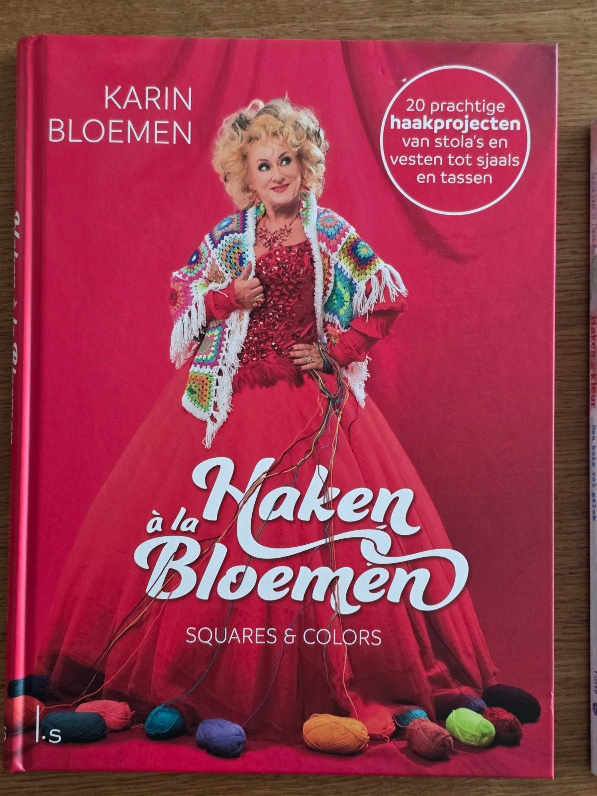 Karin Bloemen: Haken à la Bloemen - Squares & Colors, Ophalen of Verzenden, Zo goed als nieuw, Breien en Haken, Karin Bloemen