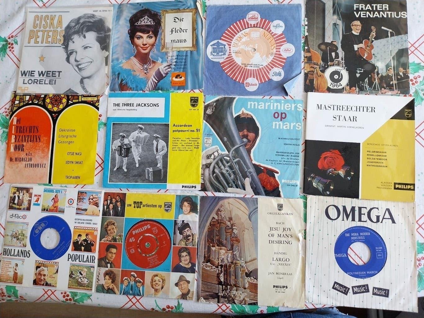 20 stuks diverse genres singels in koffer, Ophalen of Verzenden, Gebruikt, Overige genres