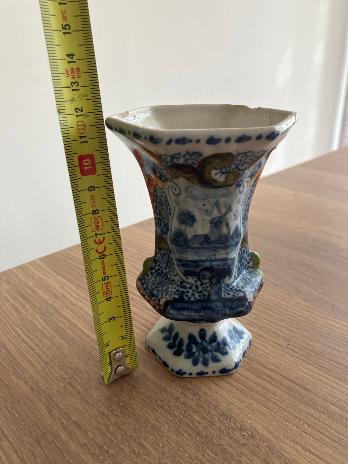 Antieke Makkum vaas, 12 cm, handgeschilderd, Ophalen of Verzenden
