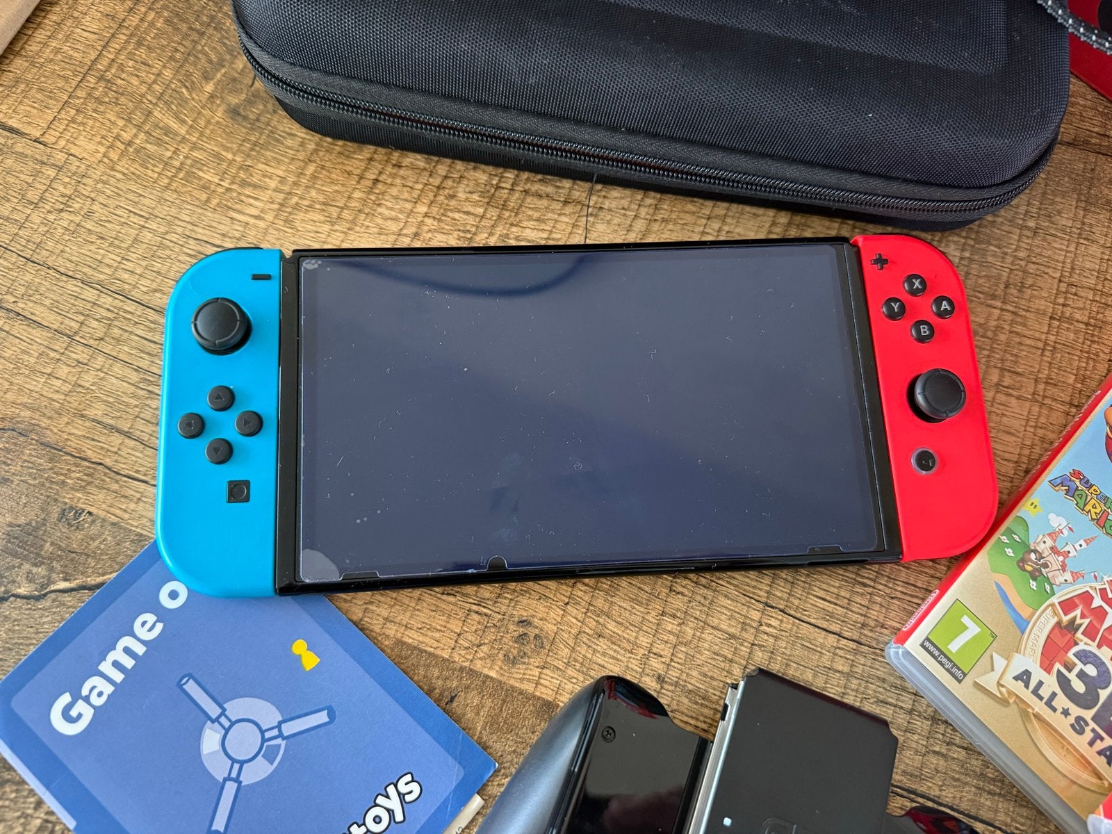 Foto 3 van Nintendo Switch OLED met 4 spellen en accessoires