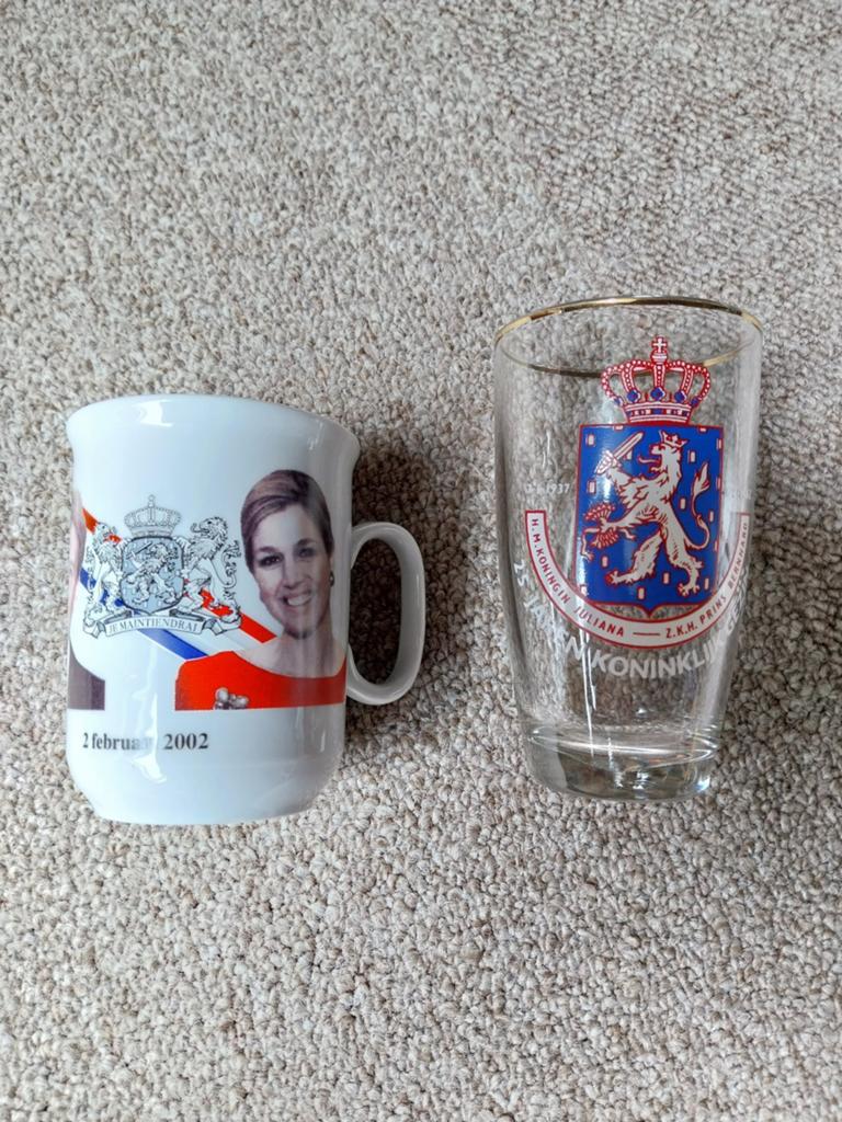 Beker en glas koningshuis, Verzamelen, Koninklijk Huis en Royalty, Ophalen of Verzenden, Zo goed als nieuw, Servies