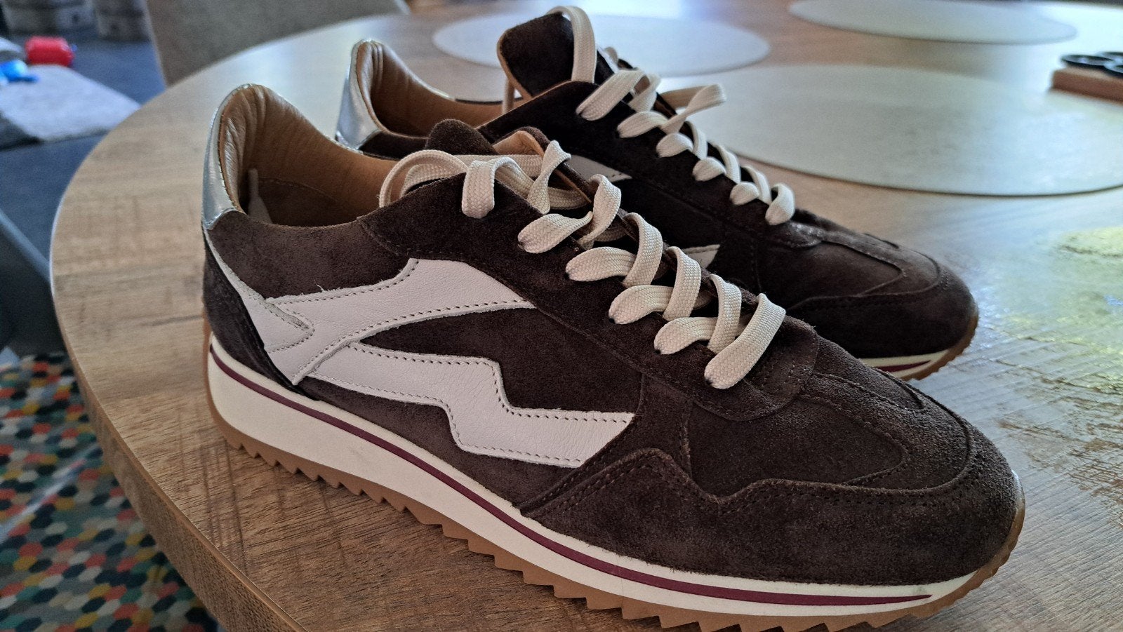 Via vai sneakers bruin dames, Kleding | Dames, Schoenen, Ophalen of Verzenden, Zo goed als nieuw, Bruin, Sneakers of Gympen