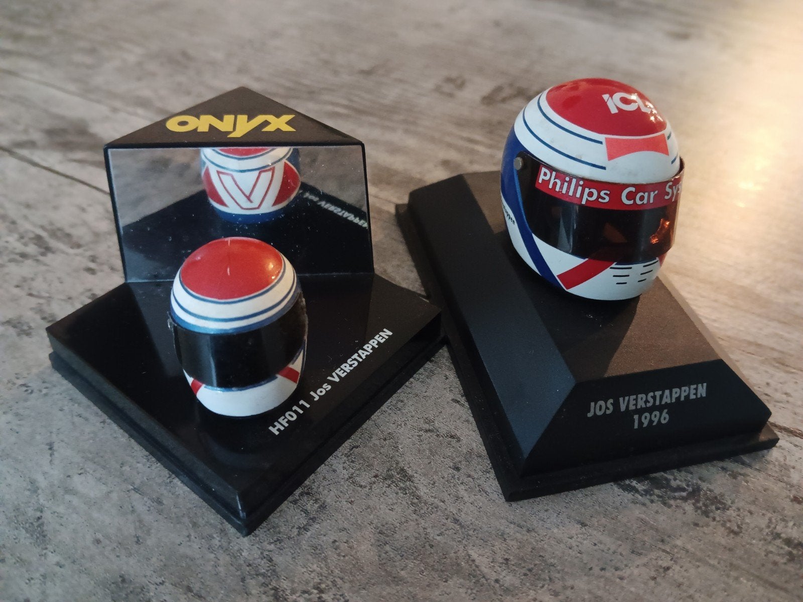 2 Jos Verstappen F1 helm miniaturen (zonder kap), Verzamelen, Ophalen of Verzenden, Gebruikt, Formule 1