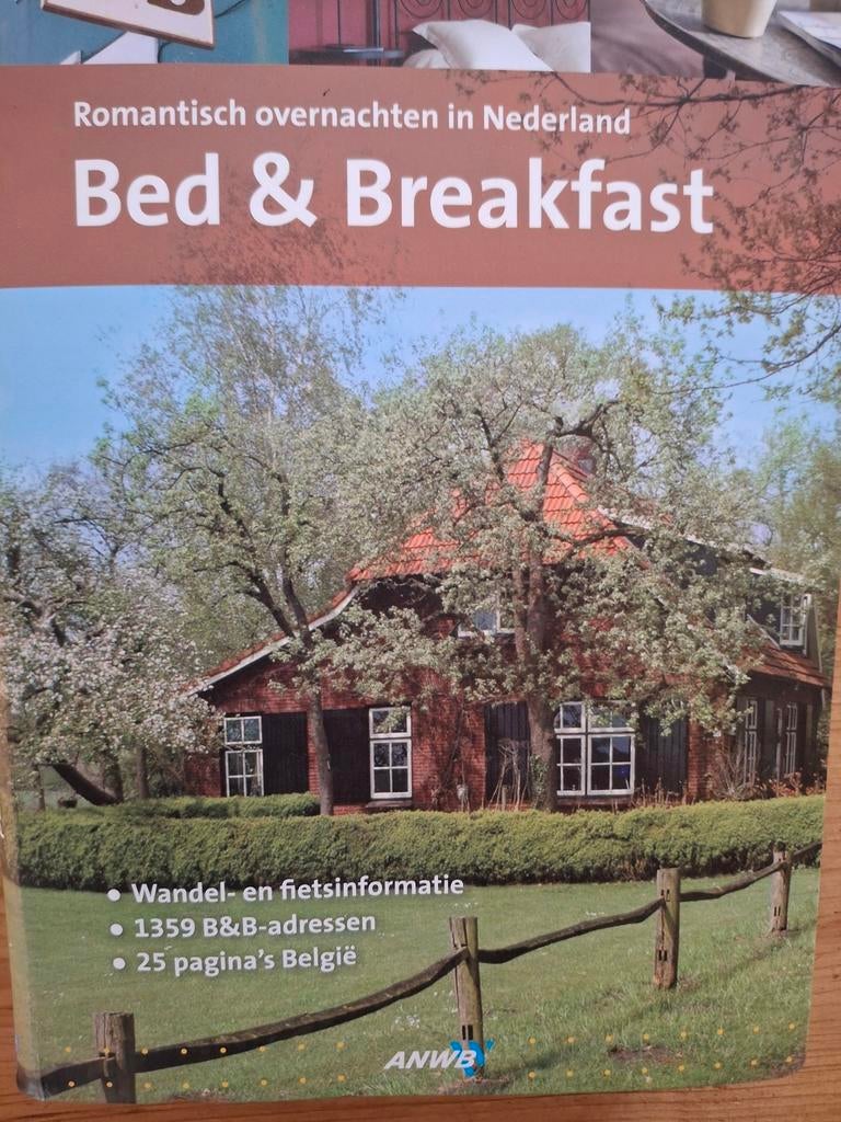 Bed & Breakfest overnachten in Nederland en België ANWB, Ophalen of Verzenden, Zo goed als nieuw, ANWB, Benelux