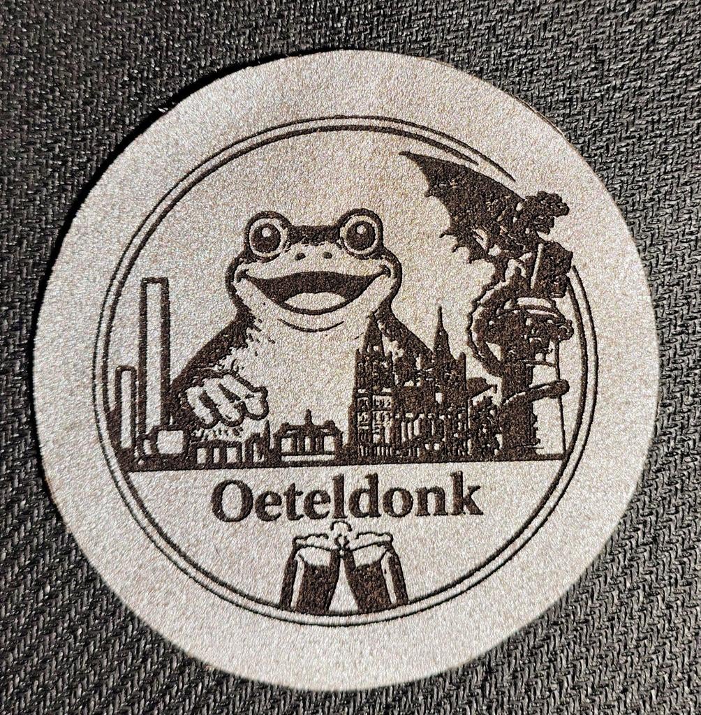 Oeteldonk embleem leer goudkleurig 85mm, Hobby en Vrije tijd, Kledingapplicaties en Hotfix, Nieuw, Overige applicaties, Ophalen of Verzenden