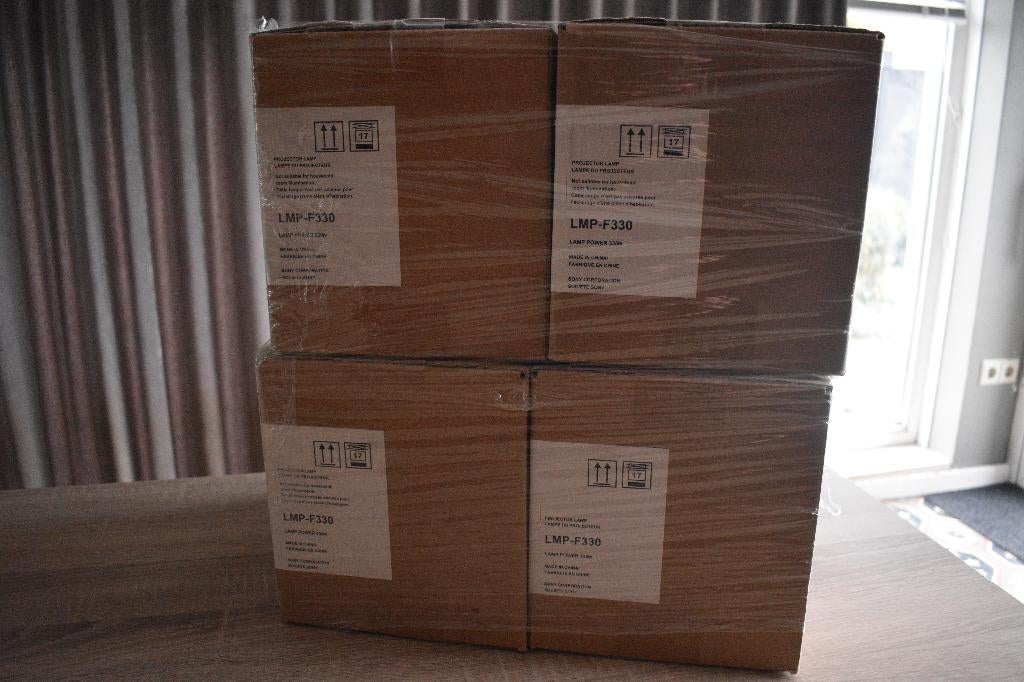 4x Originele Sony LMP-F330 Projectorlamp / Beamerlamp Nieuw!, Ophalen of Verzenden, Nieuw, Beamerlamp