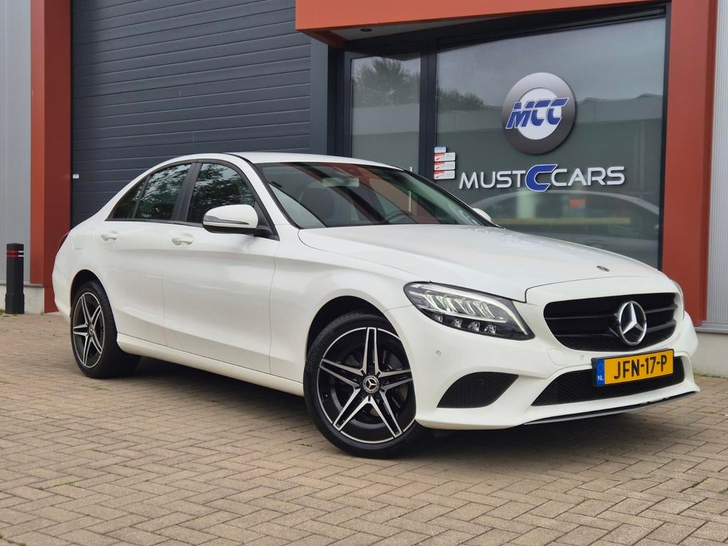 Mercedes-Benz C-Klasse 180 9G DCT aut/LED/Camera/Stoelvw/Amg, Auto's, 1800 kg, 4 cilinders, 1600 cc, Wit